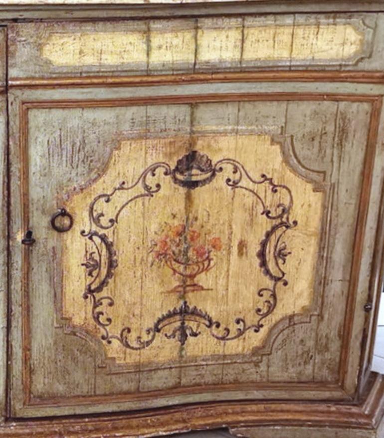 Louis XIV Style Italian Venetian Lacquered Sideboard For Sale 1