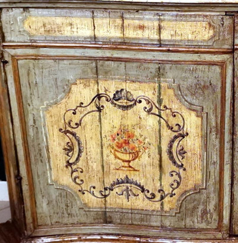 Enfilade laqué italien de style Louis XIV en vente 2