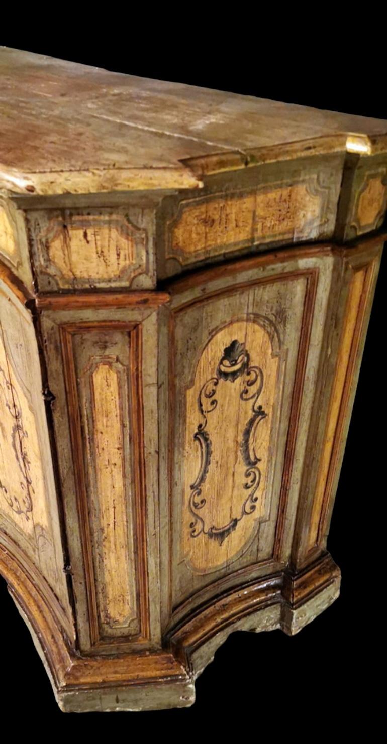 Louis XIV Style Italian Venetian Lacquered Sideboard For Sale 3