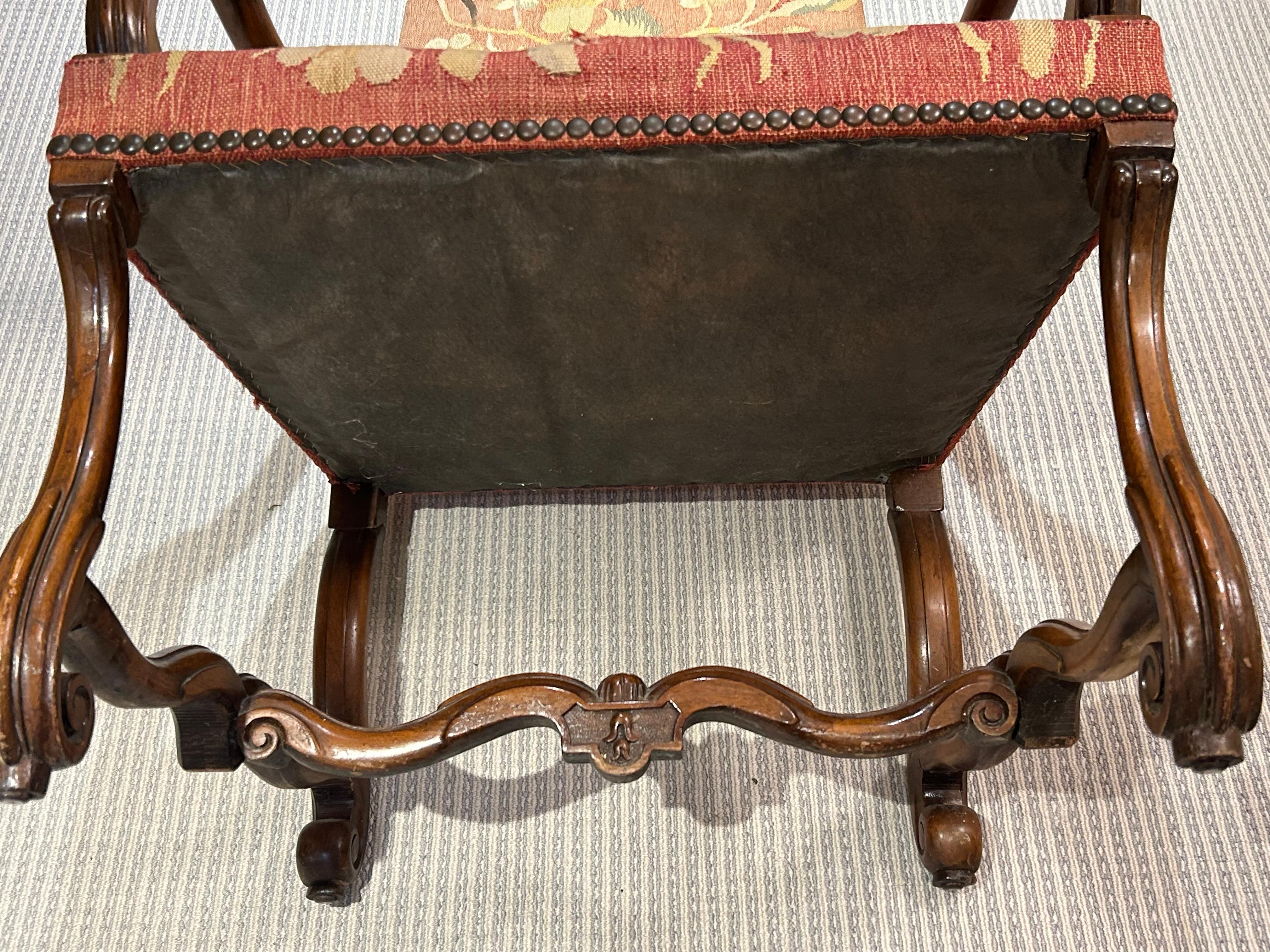 Poltrona in noce stile Luigi XIV, Francia, XIX secolo in vendita 6