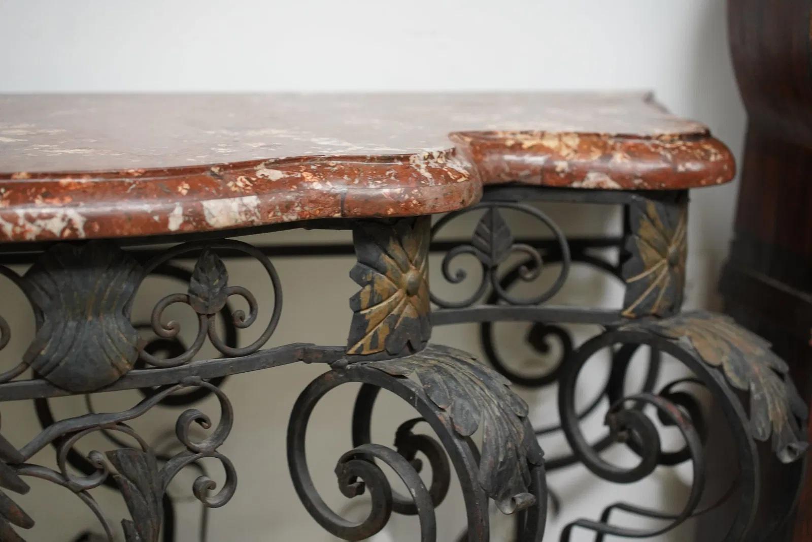 Tavolo consolle in ferro battuto in stile Luigi XIV con piano in marmo rosso Fine Ottocento in vendita 4