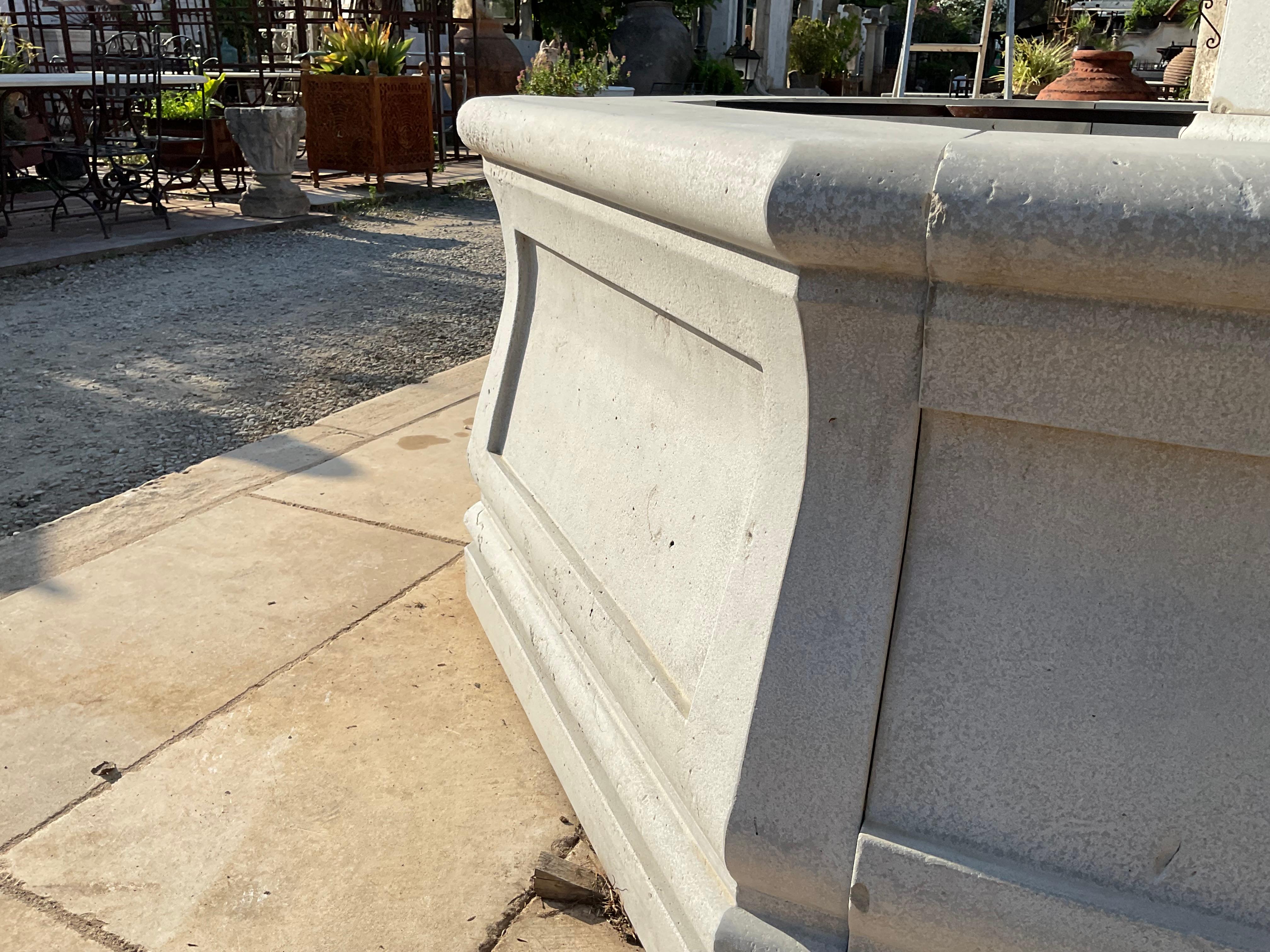Fontaine de village Louis XIV - réédition en vente 5
