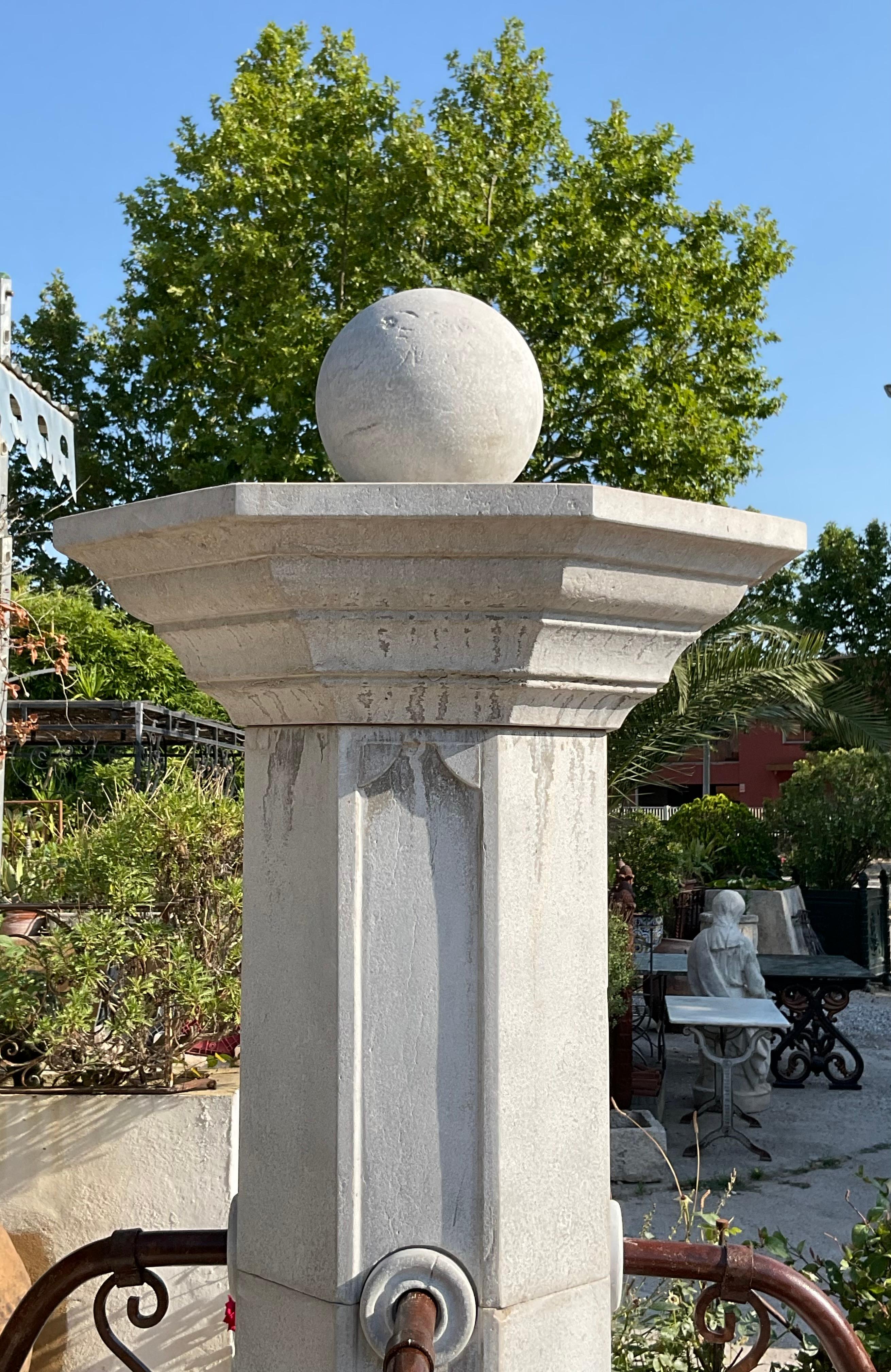 Fontaine de village Louis XIV - réédition en vente 14