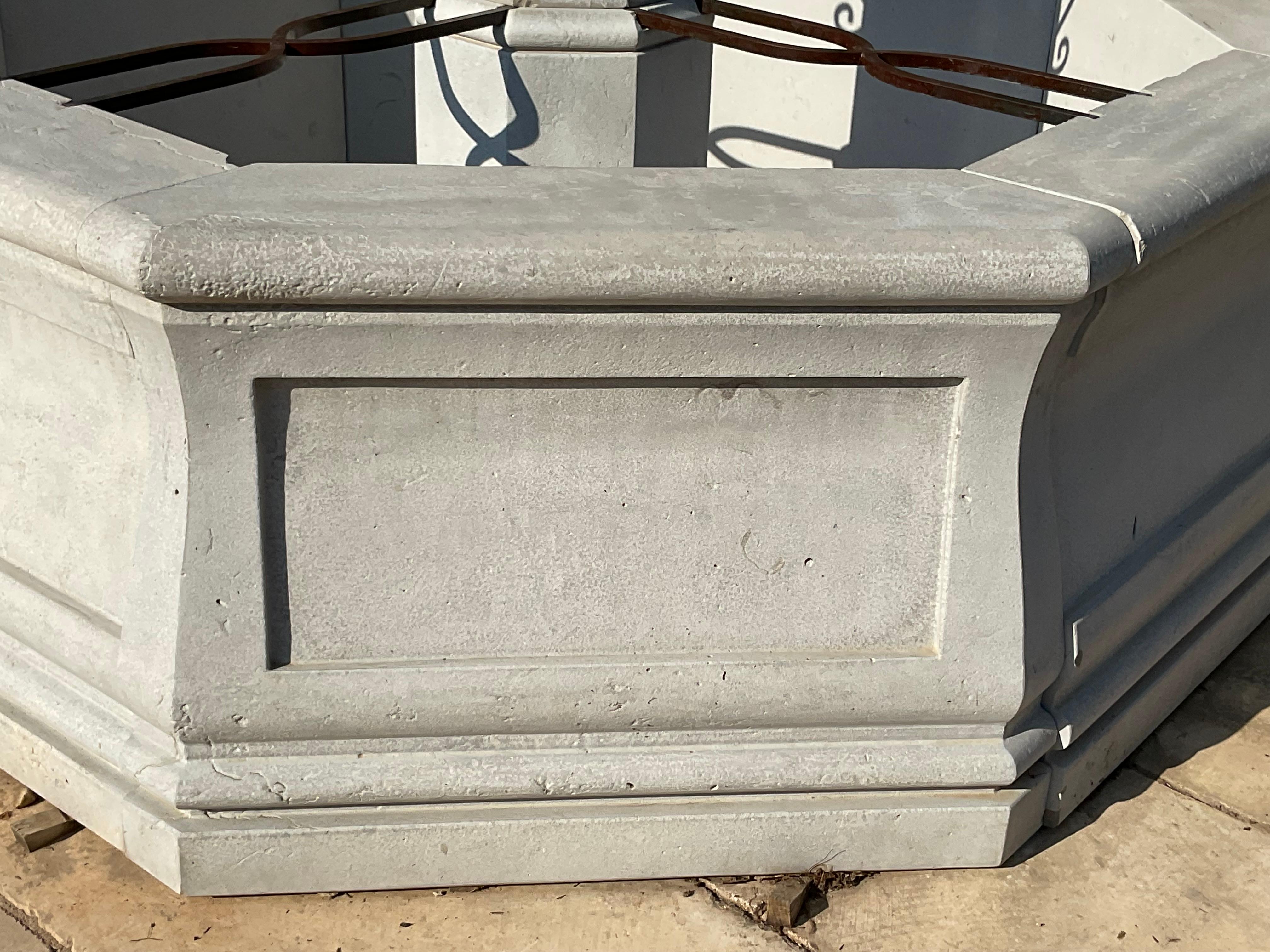 Fontaine de village Louis XIV - réédition en vente 3