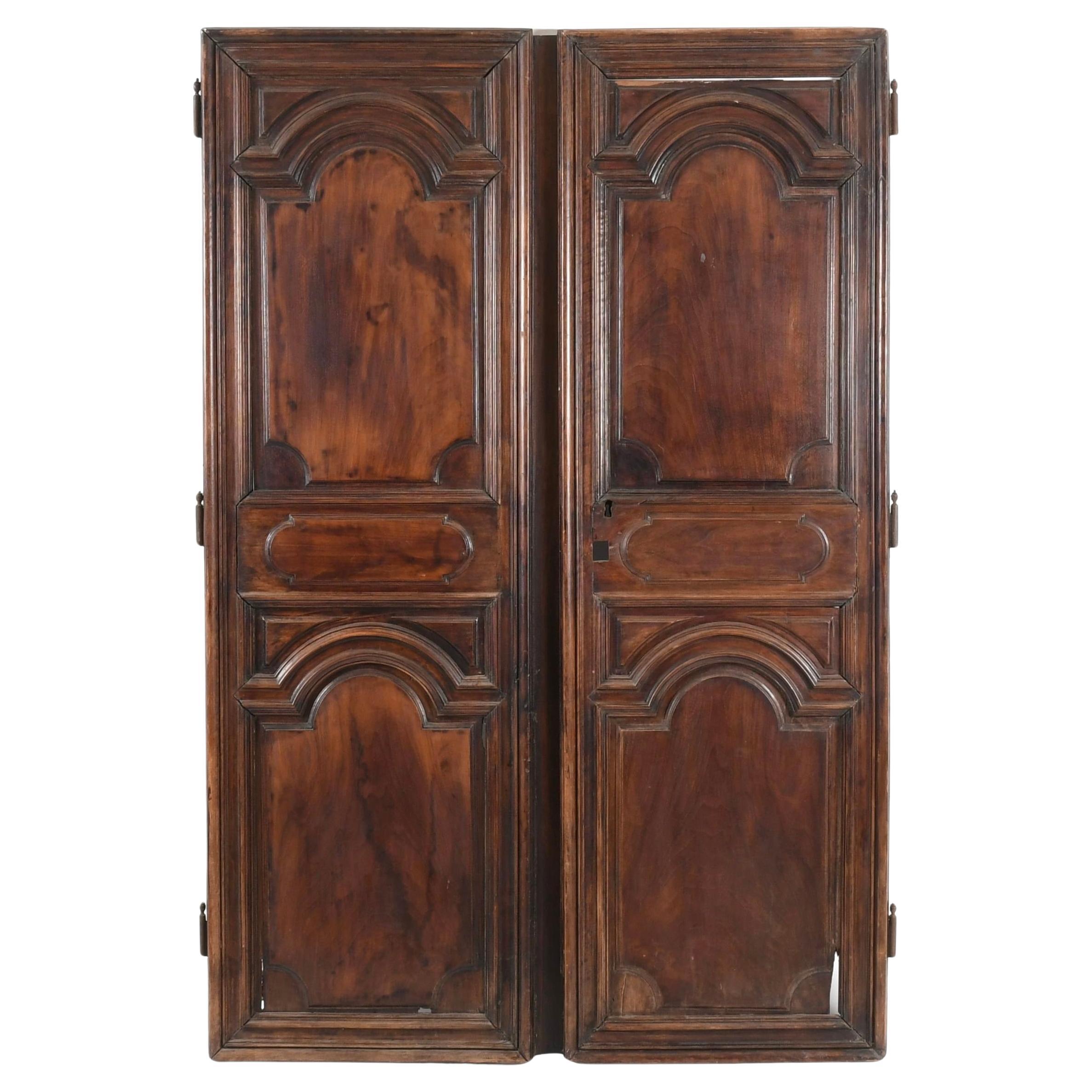 Porte di armadi in noce Luigi XIV, coppia grande