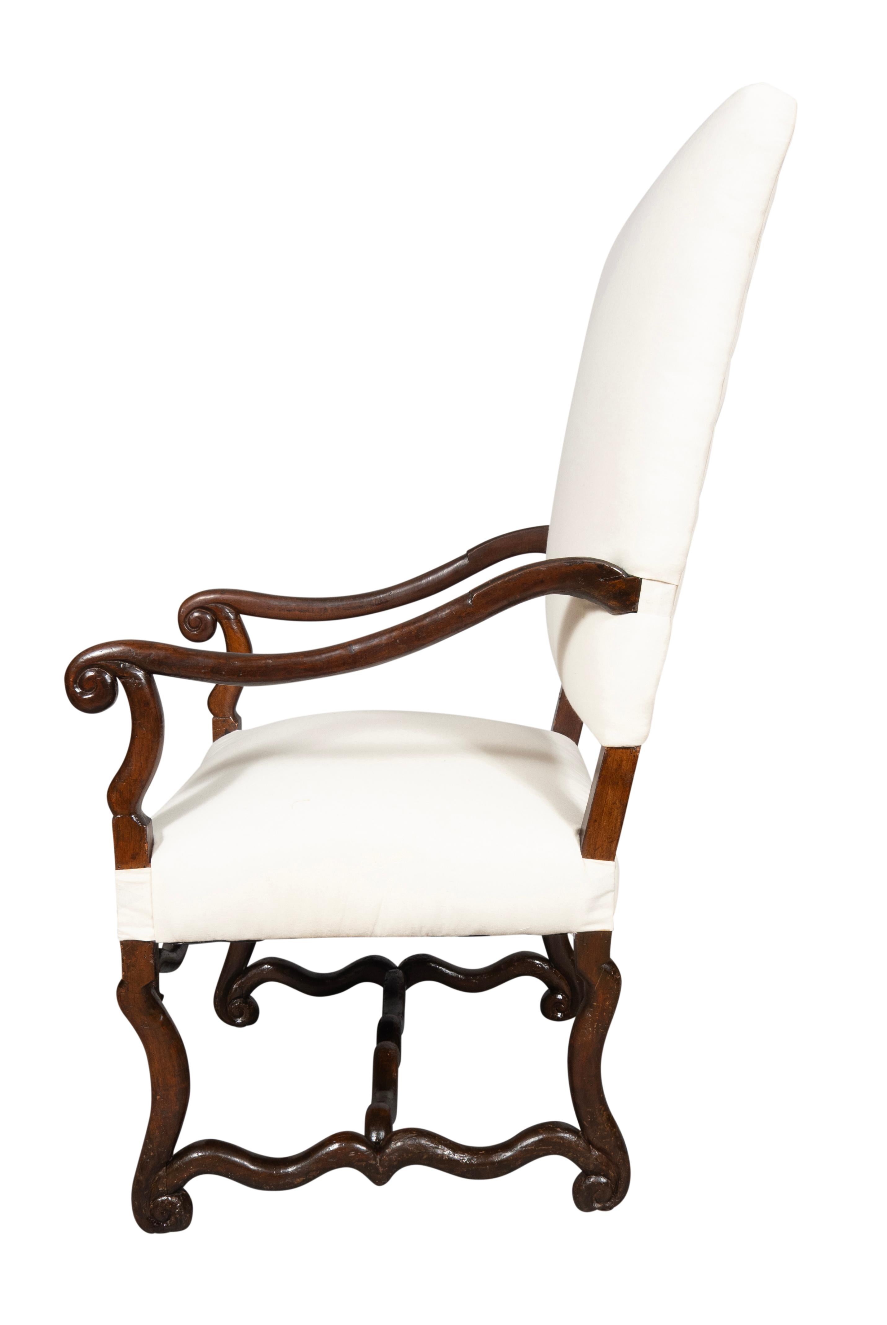 Début du XVIIIe siècle Fauteuil Louis XIV en noyer Os De Mouton en vente