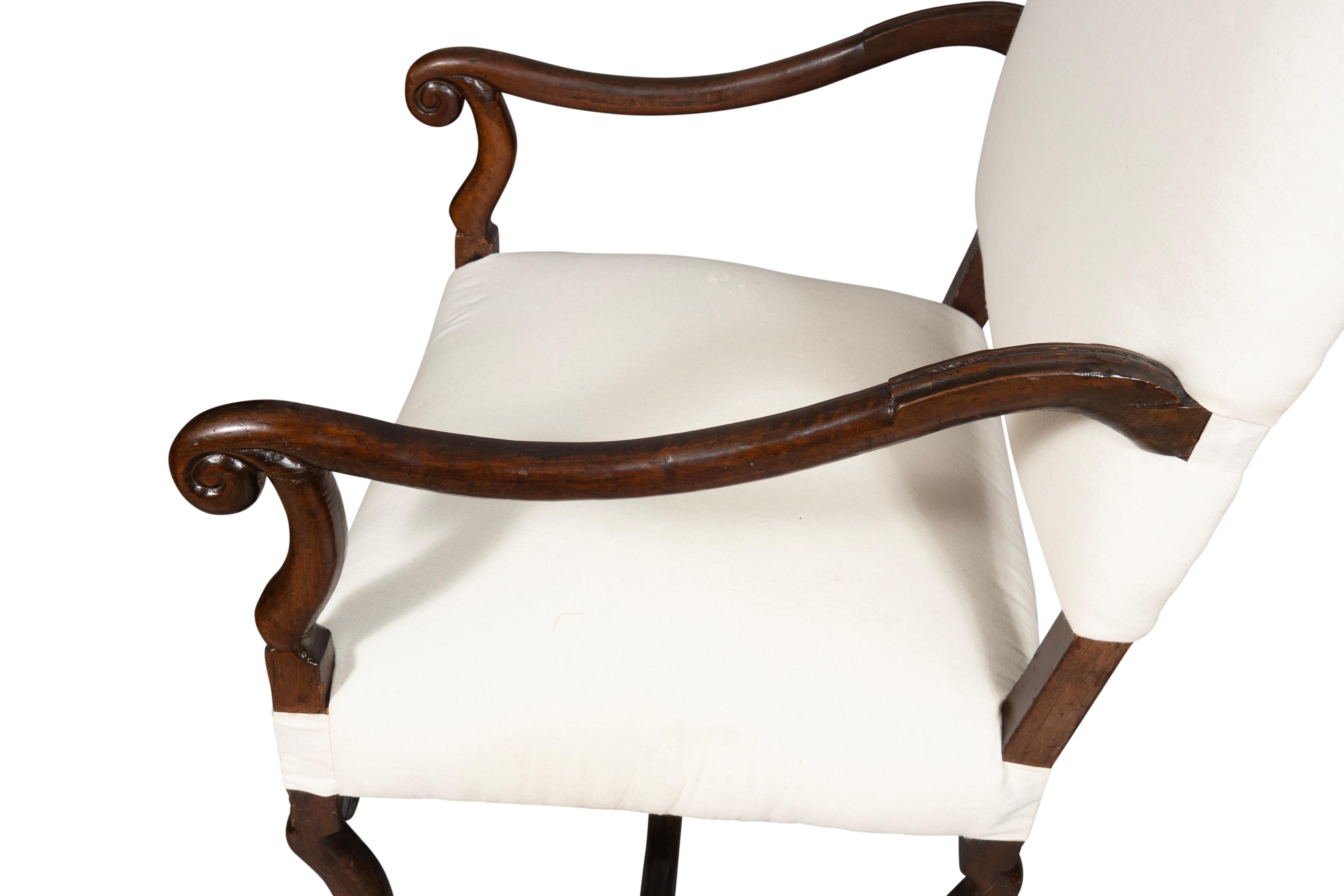 Mousseline Fauteuil Louis XIV en noyer Os De Mouton en vente