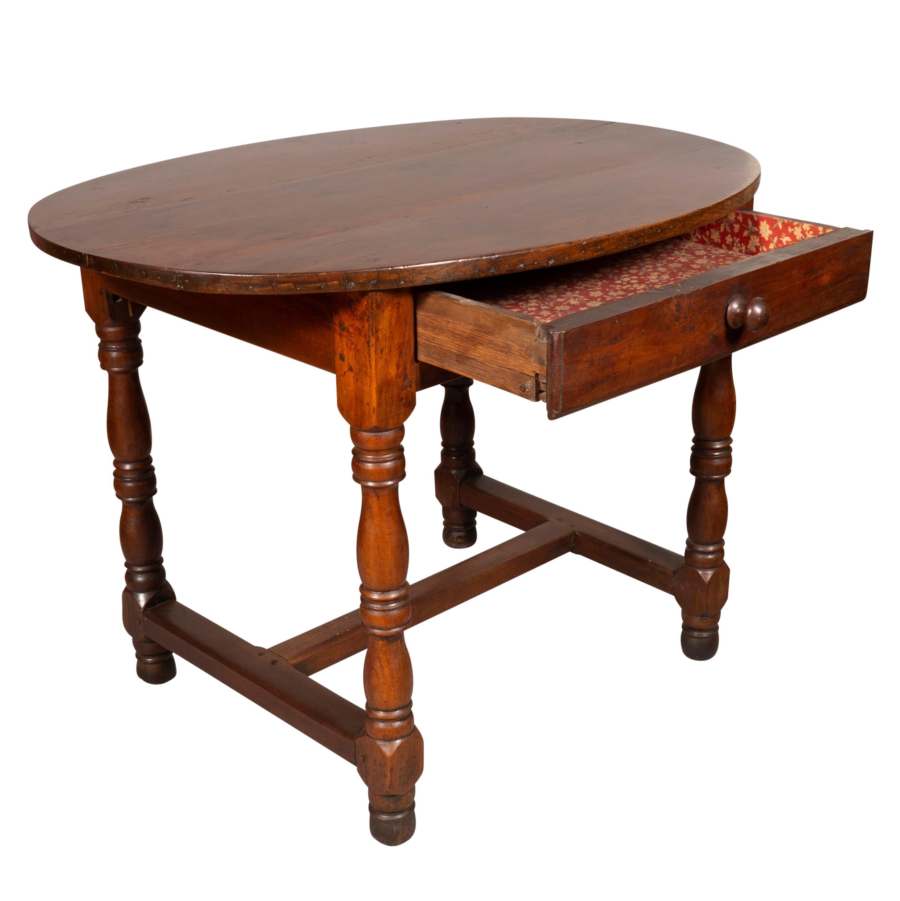 Louis XIV. Tisch aus Nussbaumholz im Angebot 9