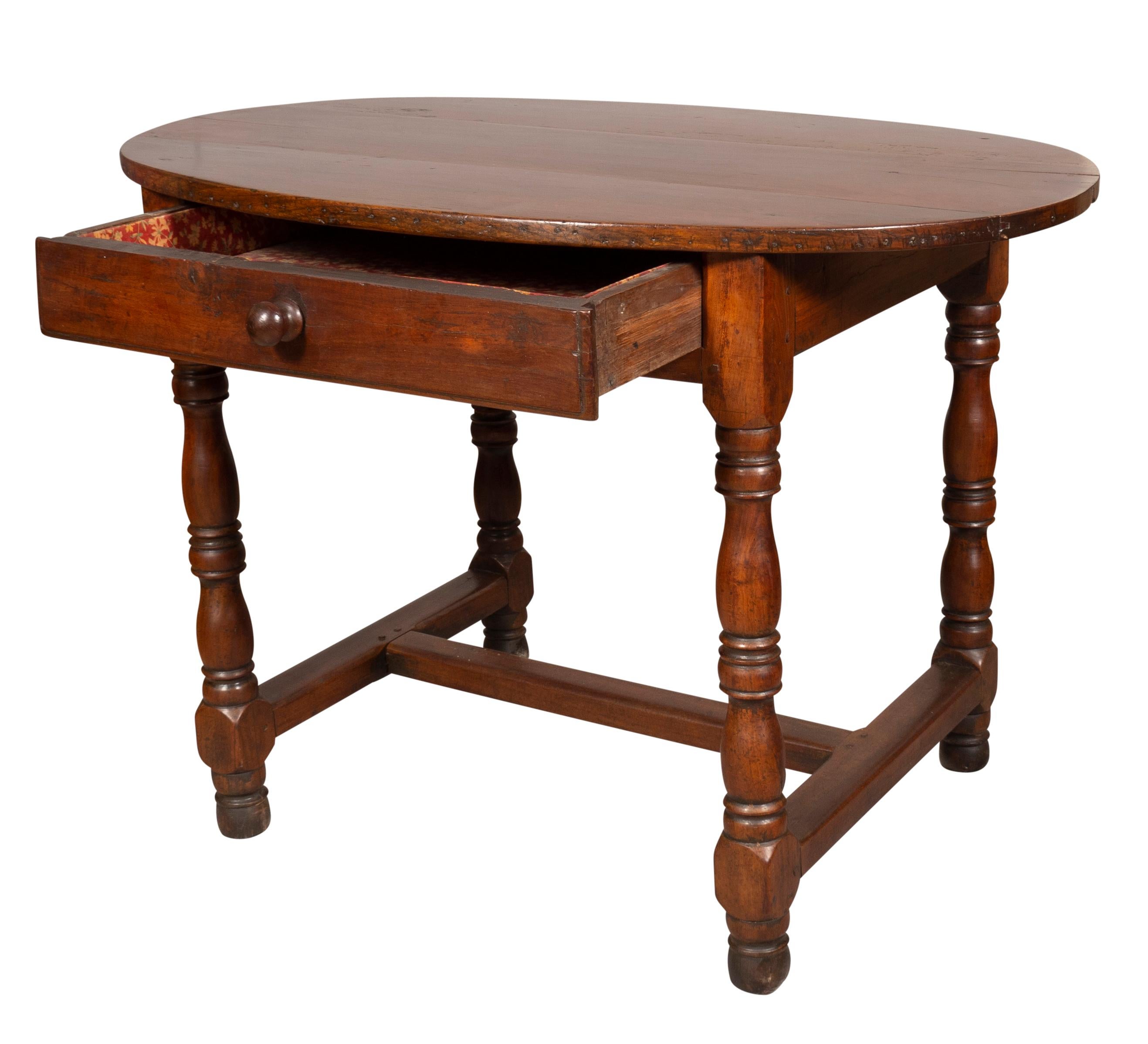 Louis XIV. Tisch aus Nussbaumholz im Angebot 10