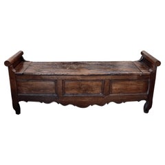 Banco de recibidor elevable de olmo y roble de la provincia francesa Luis XV del siglo XVIII
