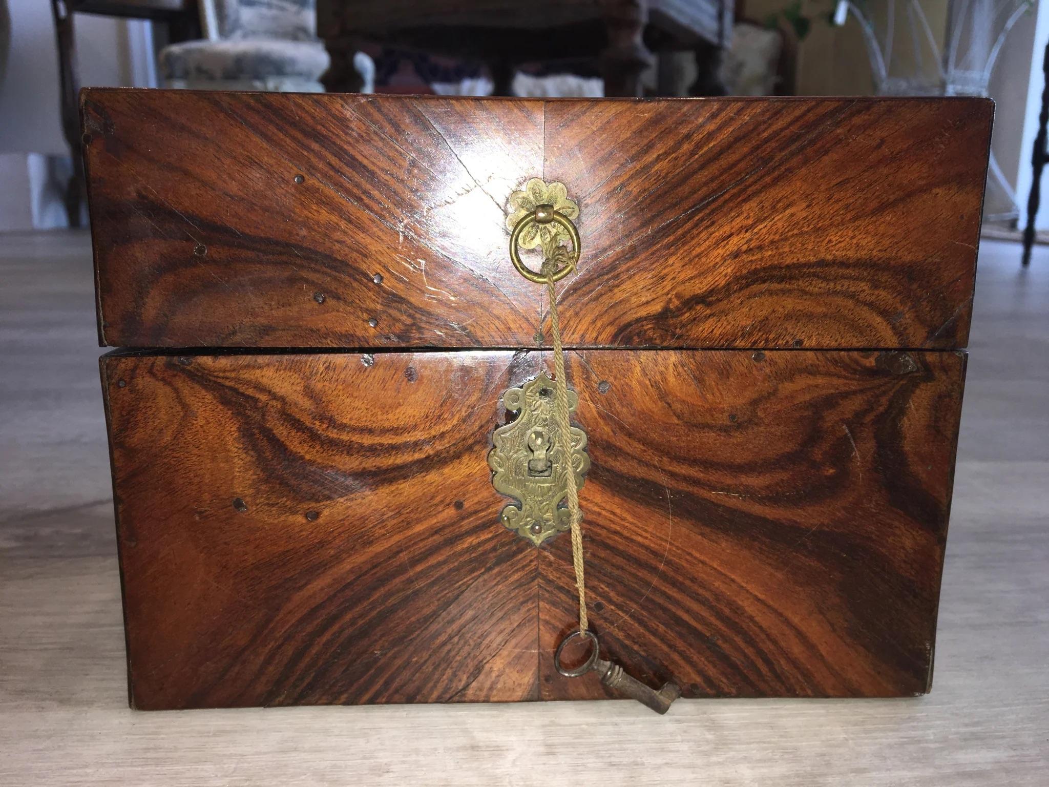 Rare 18th Century Travel Perfume Box, coffret parfumeur a odeur, Louis XV. Beautifully figured Rosewood with geometric inlay to the lid of tropical woods, original key and original chased and detailed hinges and escutcheon. Original mirror to the