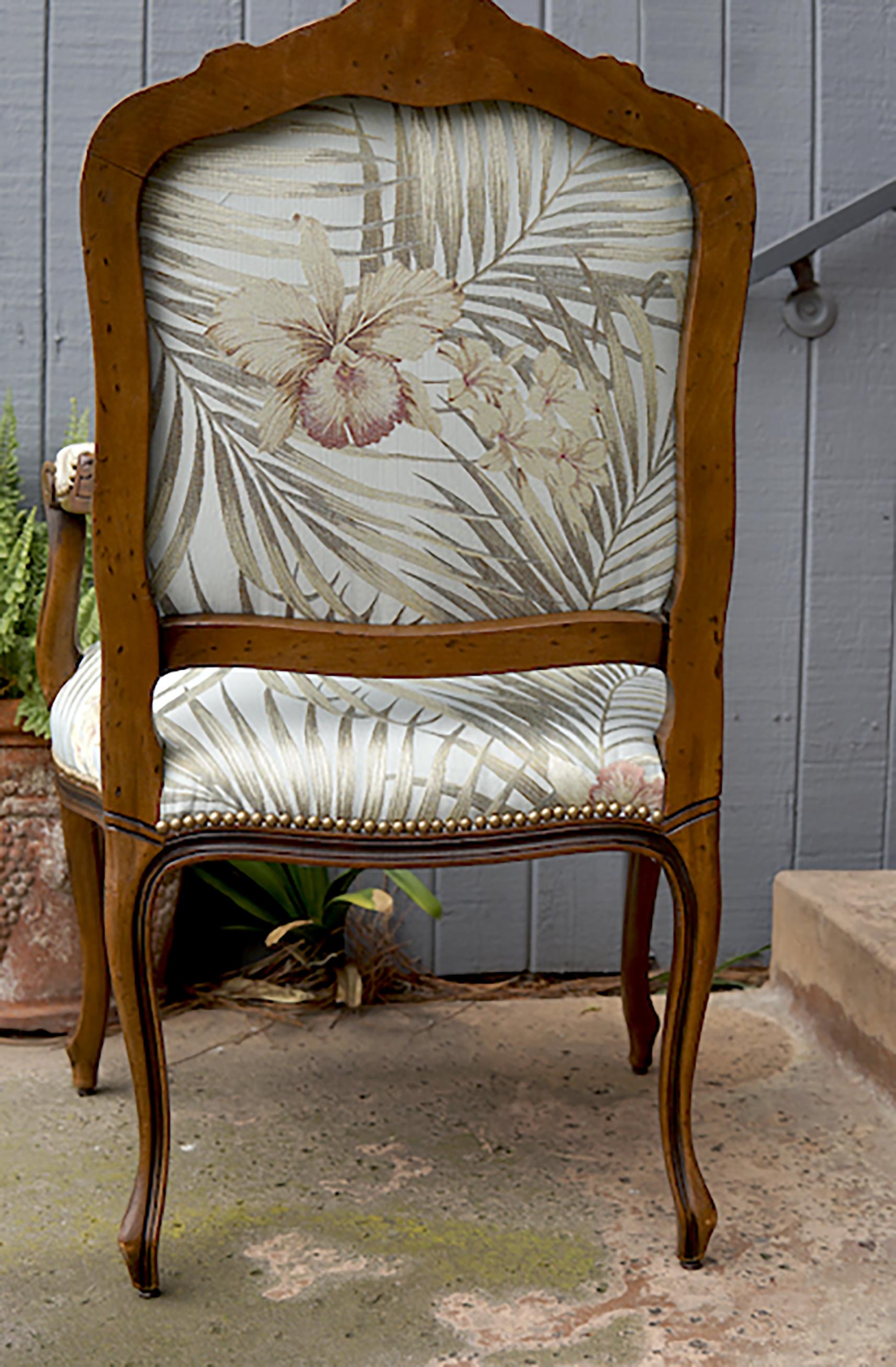 Louis XV Antique Fauteil Armchair in Custom Botanical Silk For Sale 1