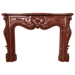 Cheminée ancienne Louis XV en marbre rouge du 18ème siècle