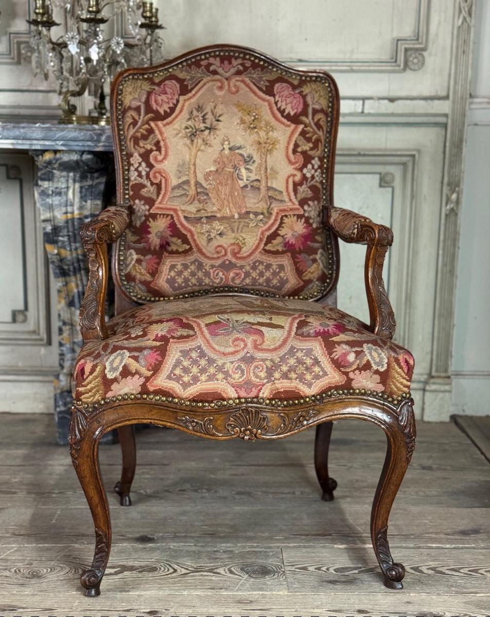 Louis XV armchair in carved walnut, petit point tapestry, 18th century For Sale 4