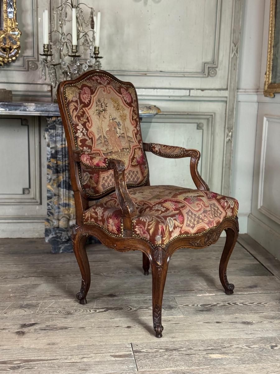 Louis XV armchair in carved walnut, petit point tapestry, 18th century For Sale 6
