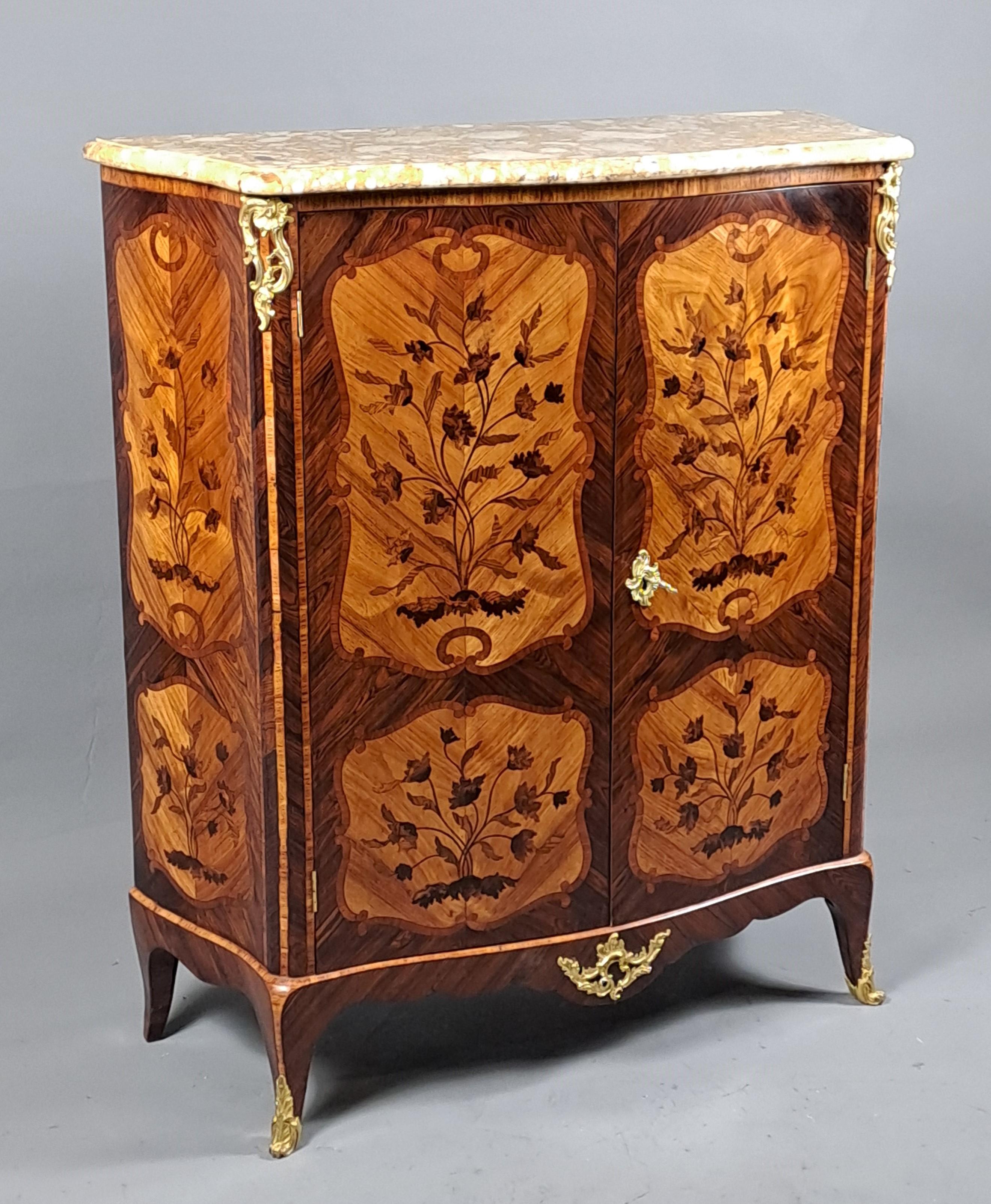 Louis XV Armoirette With Floral Marquetry And Gilt Bronze In Good Condition For Sale In BARSAC, FR