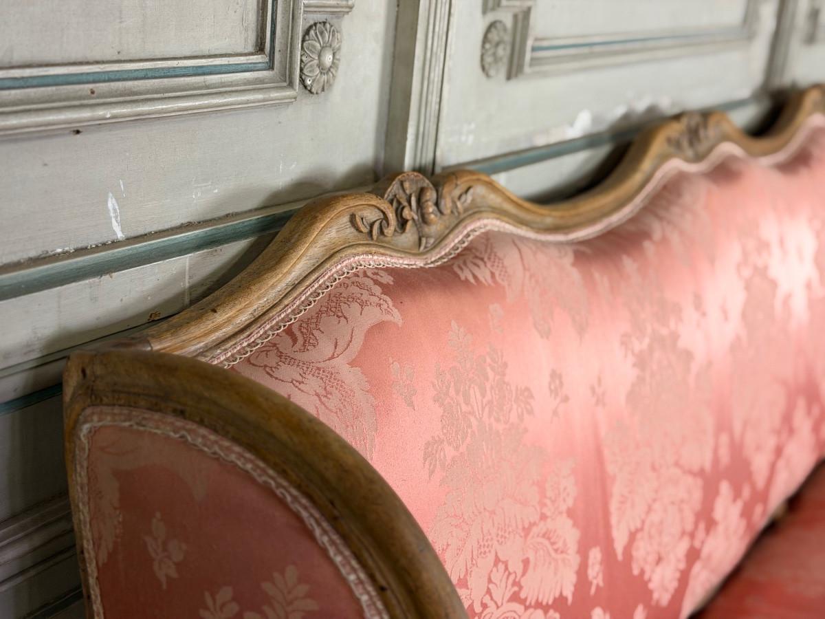 Bois Banc Louis XV en bois naturel sculpté, XVIIIe siècle en vente