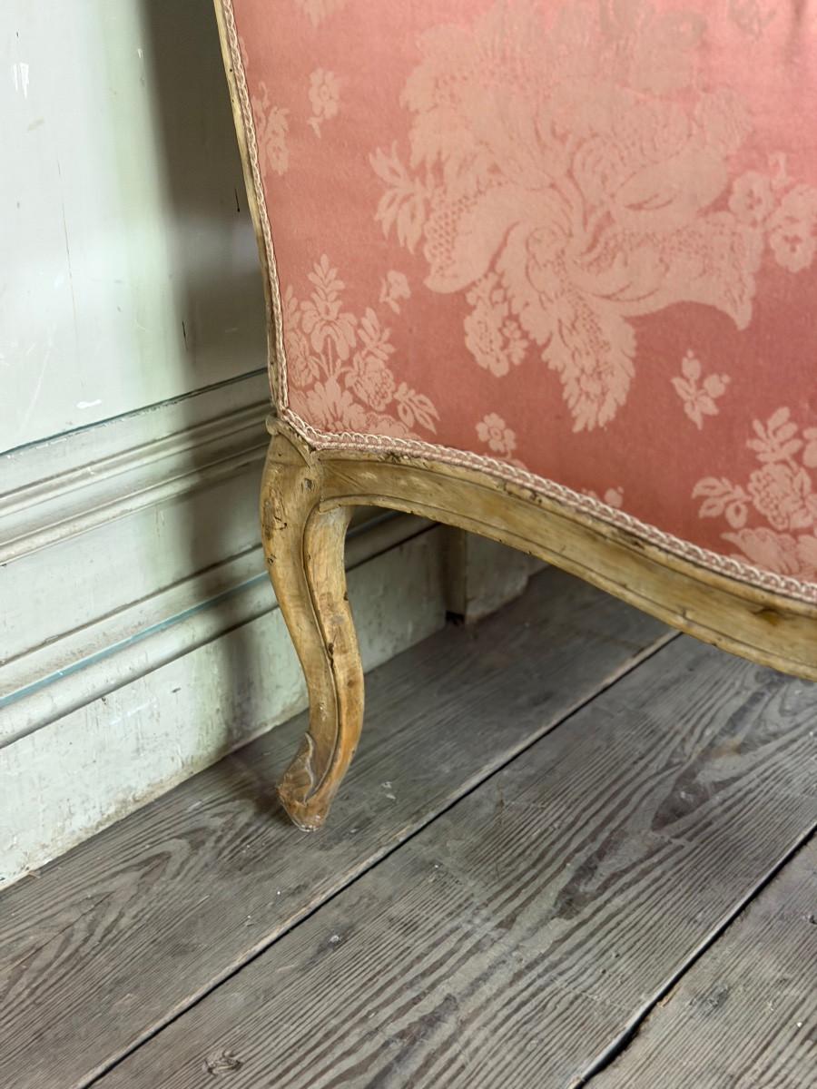 Banc Louis XV en bois naturel sculpté, XVIIIe siècle en vente 1
