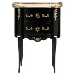 Commodes and Chests of Drawers