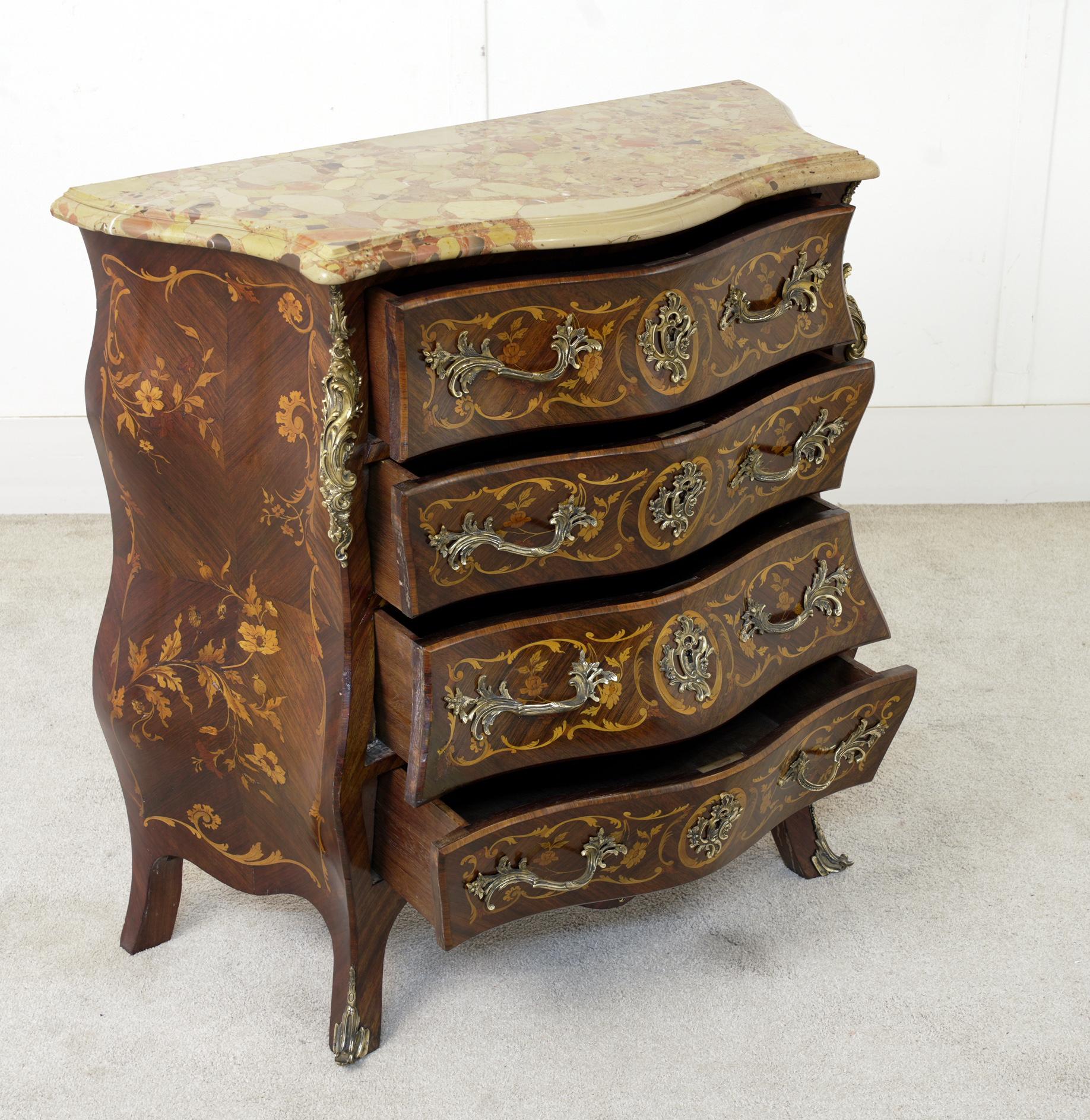 Cómoda Luis XV Bombe Cajones Incrustación 1880 Fines del siglo XIX en venta