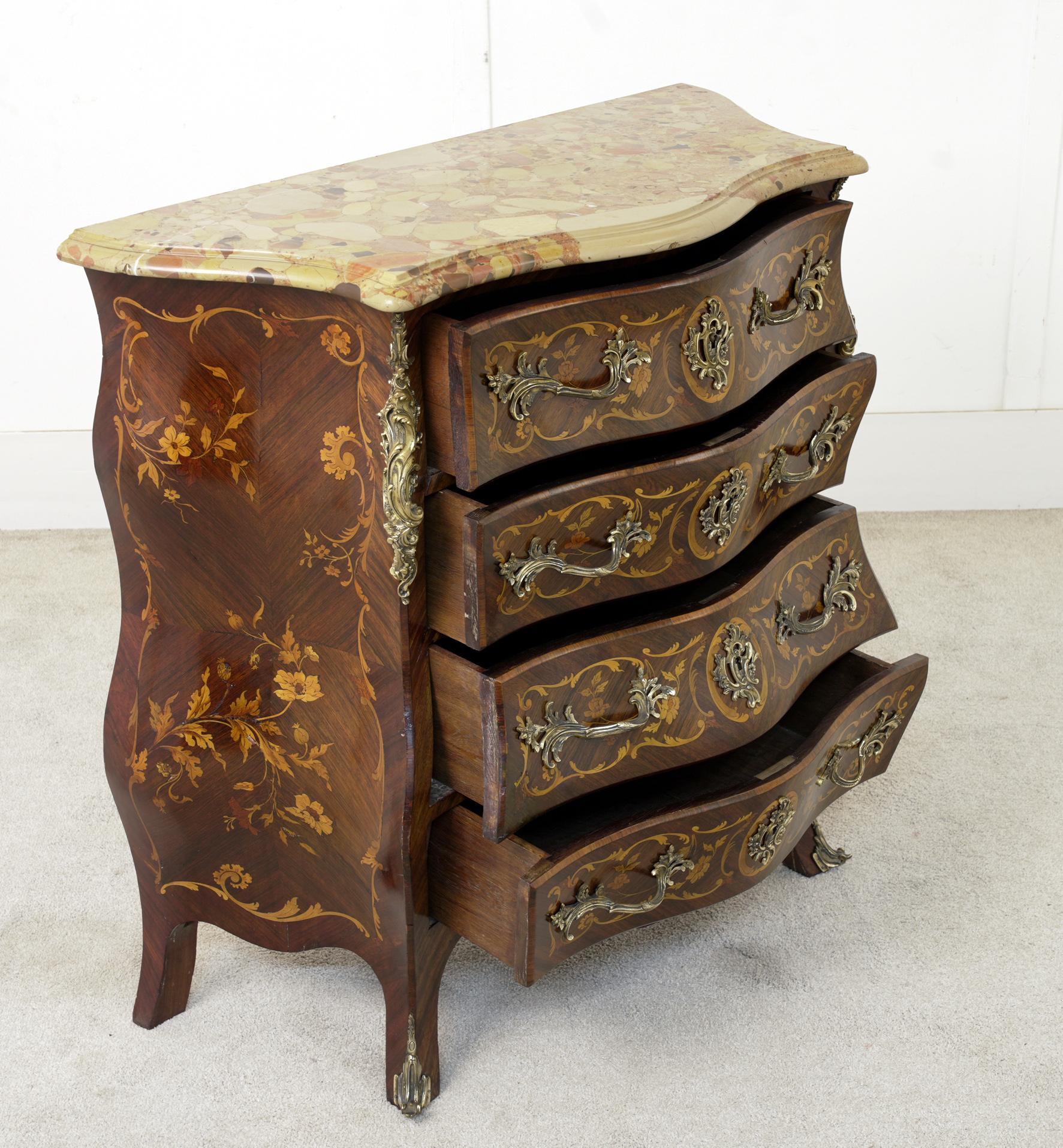 Cómoda Luis XV Bombe Cajones Incrustación 1880 Madera dorada en venta