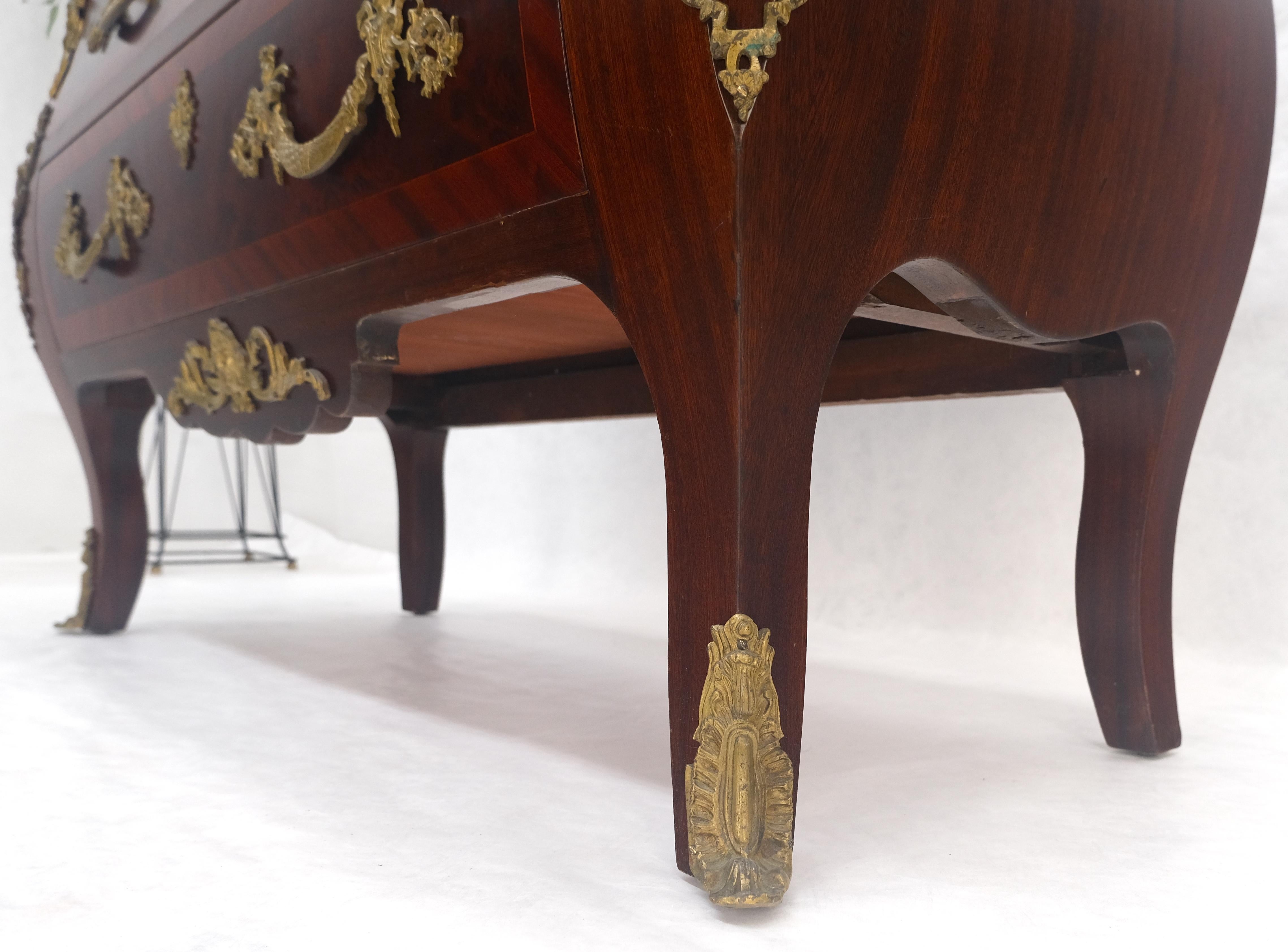 Comò Luigi XV in stile Bombe, con montatura in bronzo e piano in marmo rosso di mogano in vendita 6