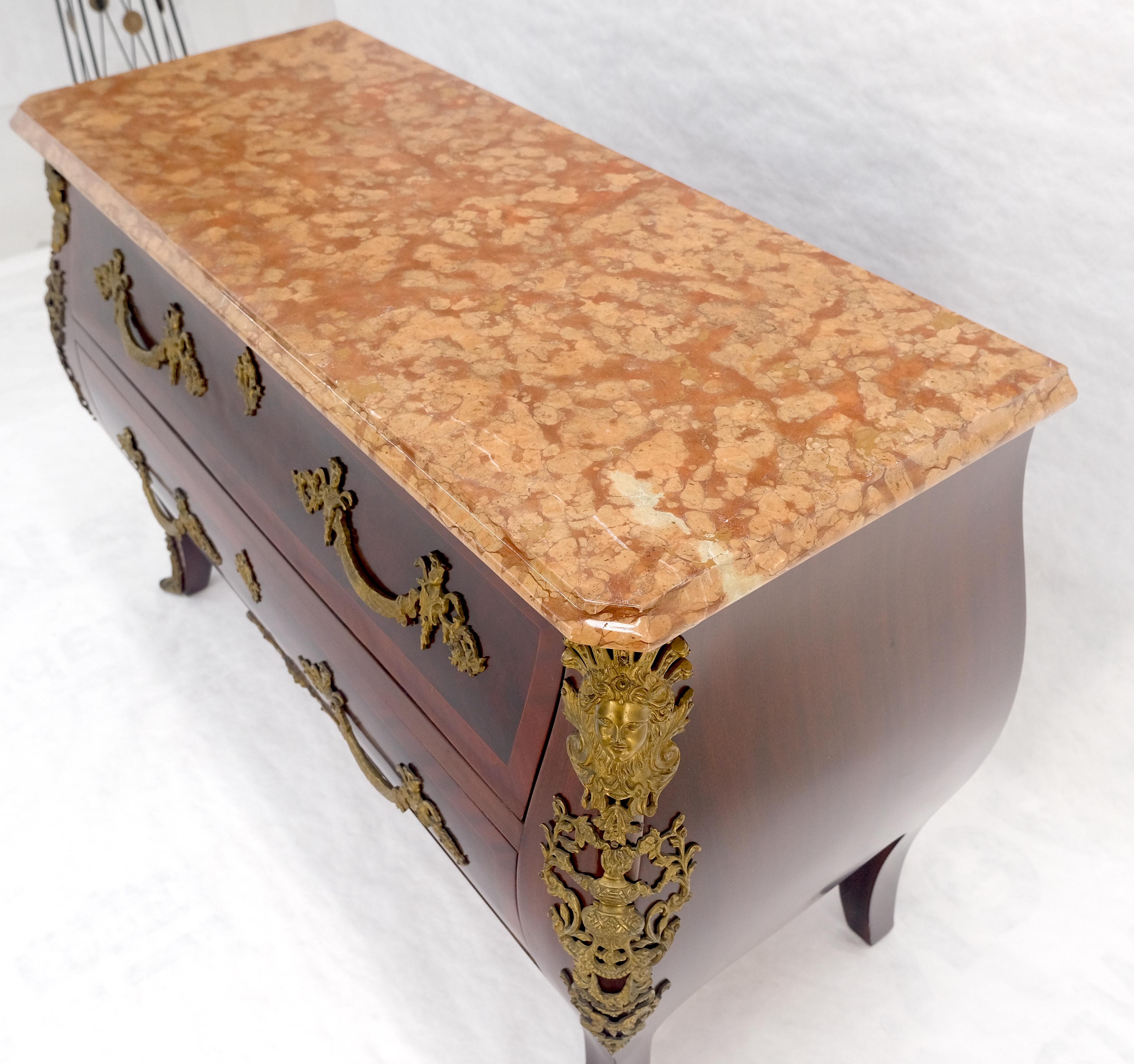 Comò Luigi XV in stile Bombe, con montatura in bronzo e piano in marmo rosso di mogano in vendita 7