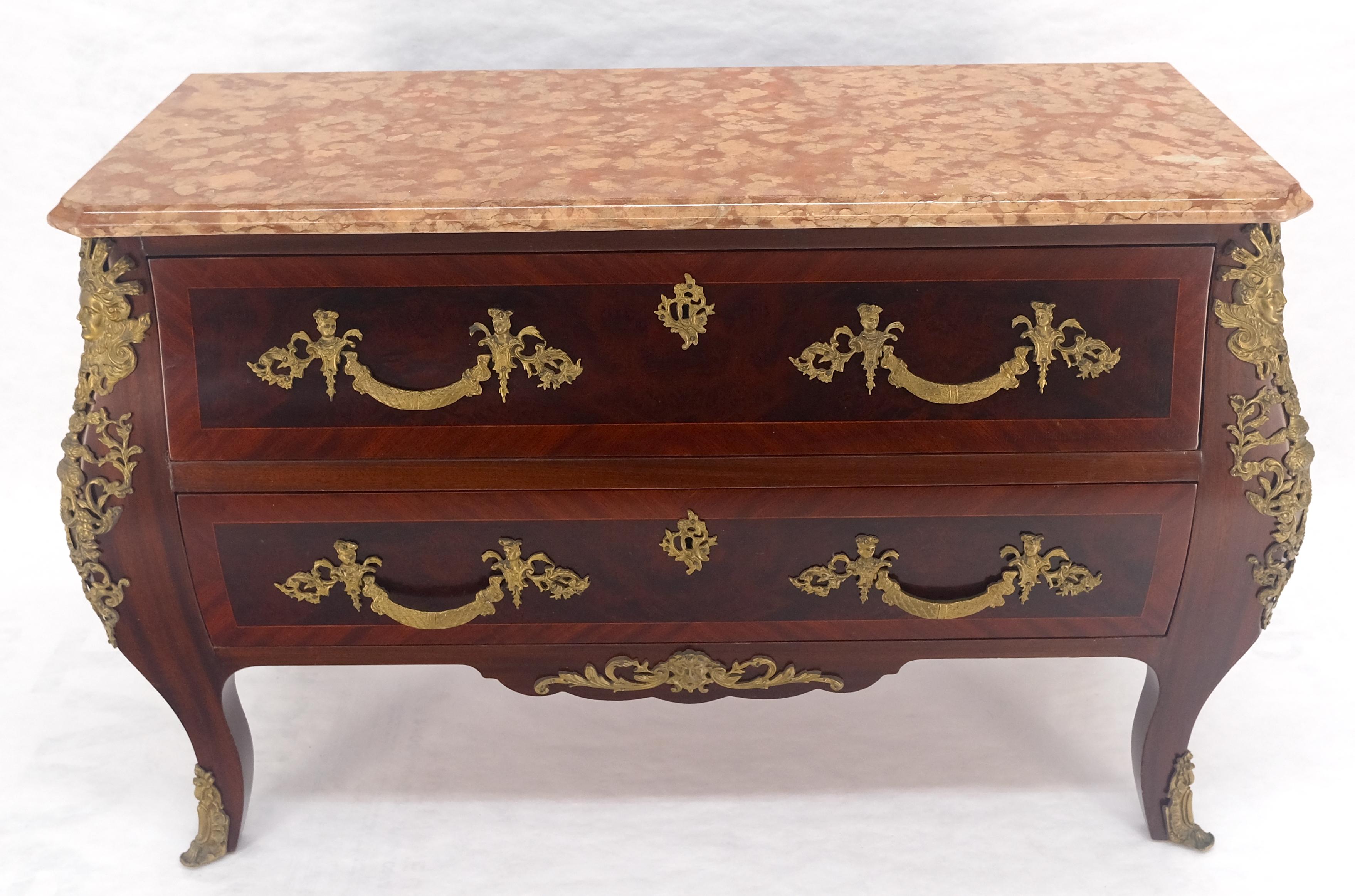 Comò Luigi XV in stile Bombe, con montatura in bronzo e piano in marmo rosso di mogano in vendita 2