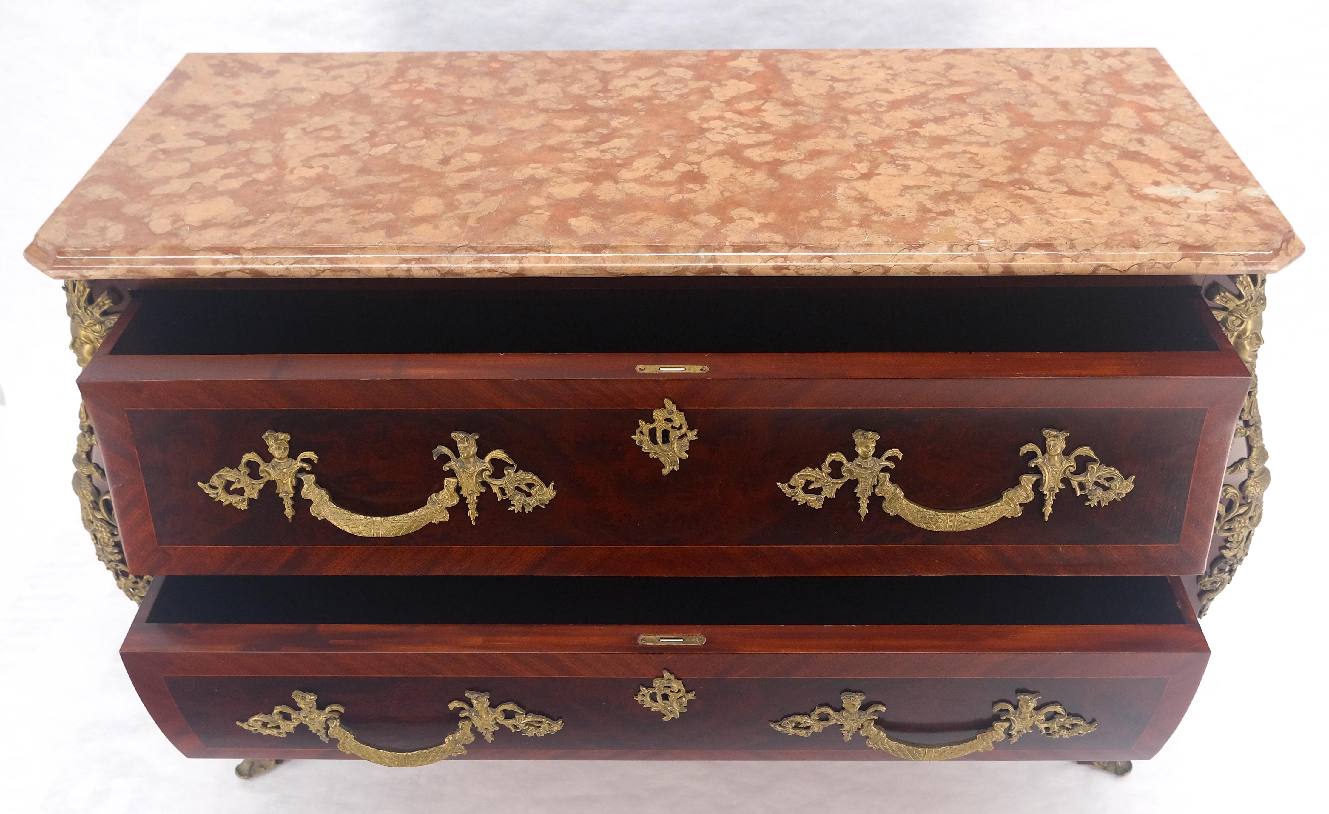 Comò Luigi XV in stile Bombe, con montatura in bronzo e piano in marmo rosso di mogano in vendita 3