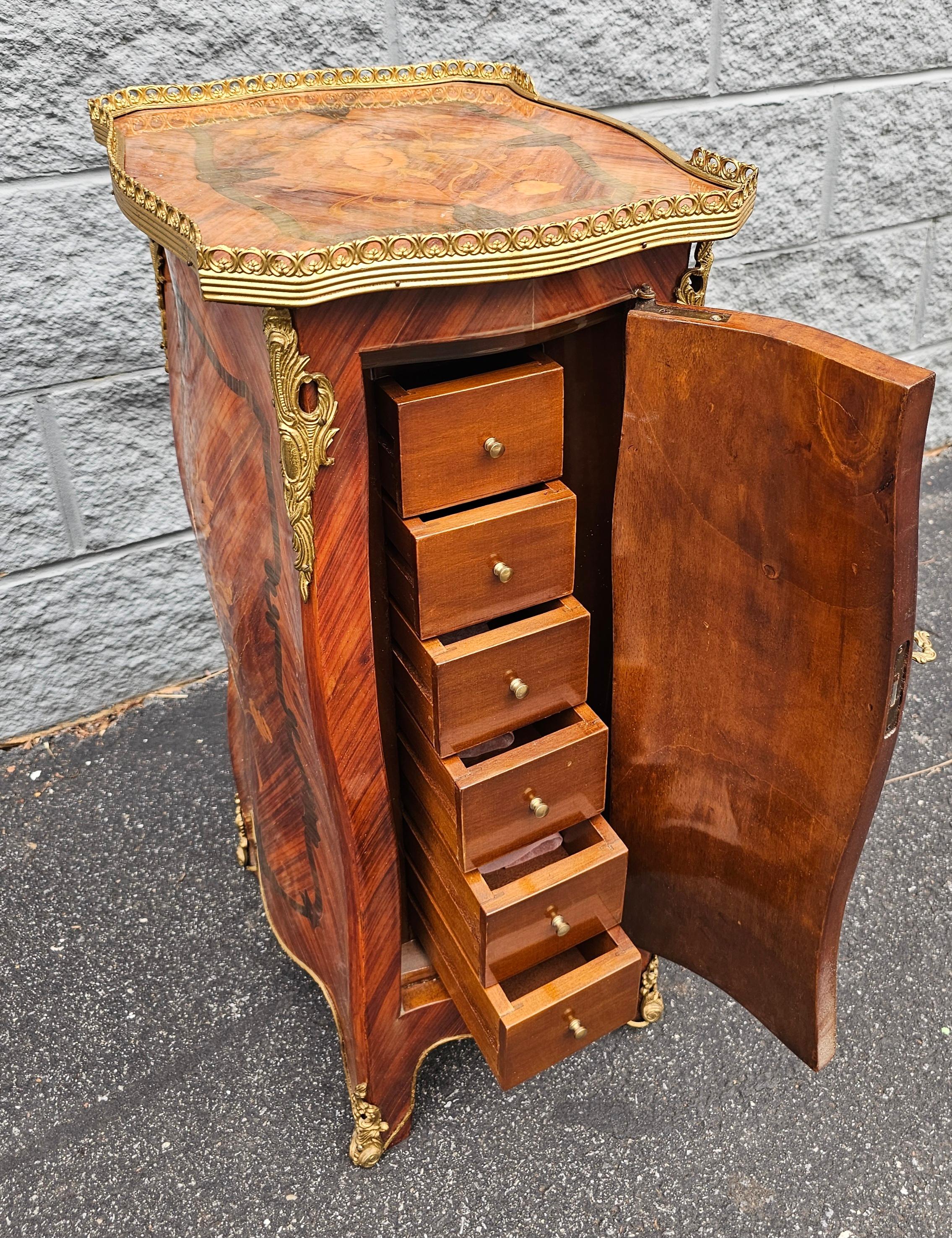 Table d'appoint Louis XV montée en parqueterie et marqueterie de bois de citronnier incrustée en vente 6