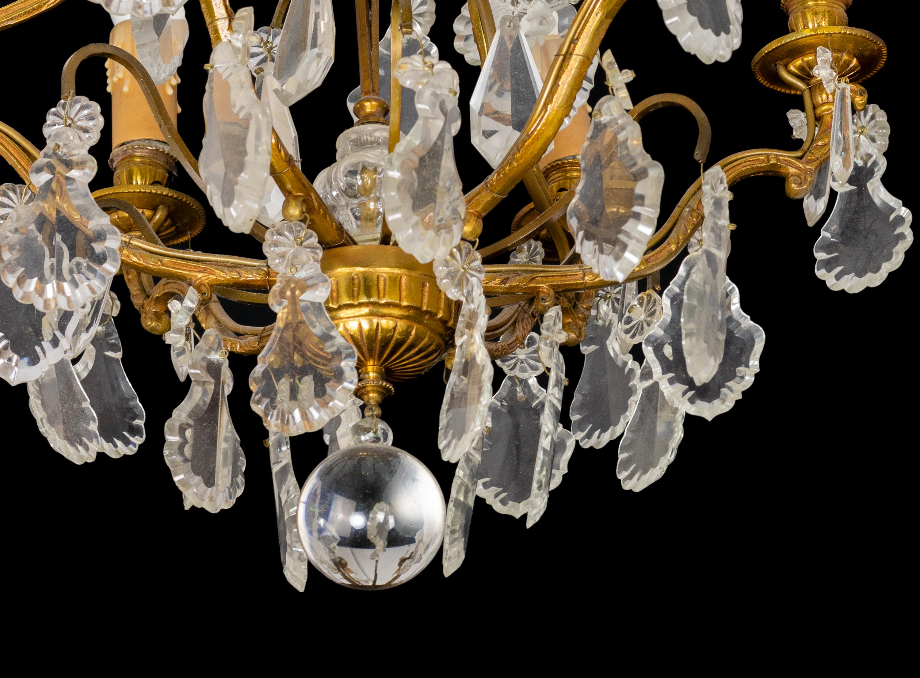 Lampadario di cristallo Luigi XV in bronzo, sei luci, XIX secolo In condizioni buone in vendita a Lisbon, PT
