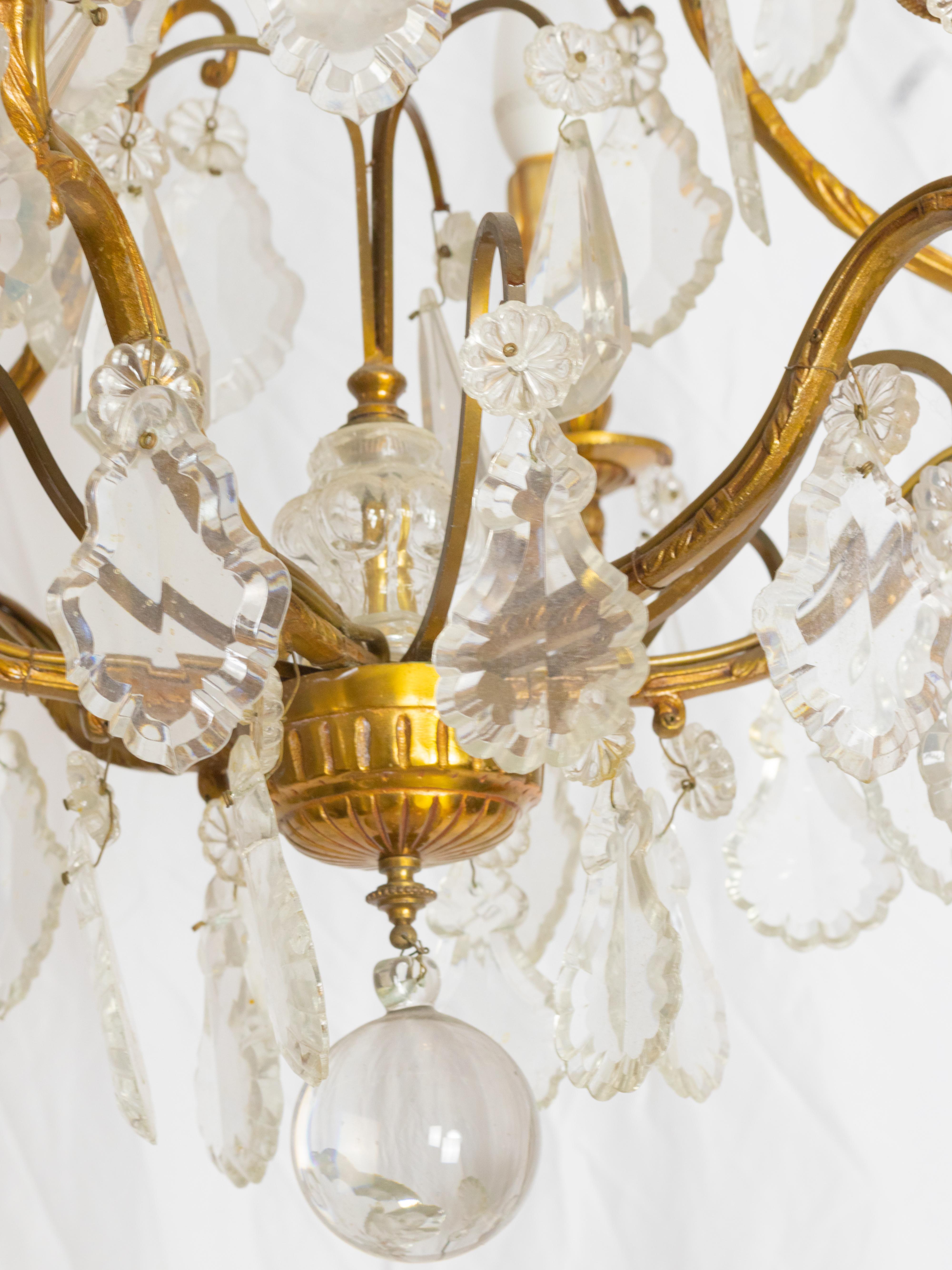 Lampadario di cristallo Luigi XV in bronzo, sei luci, XIX secolo in vendita 1