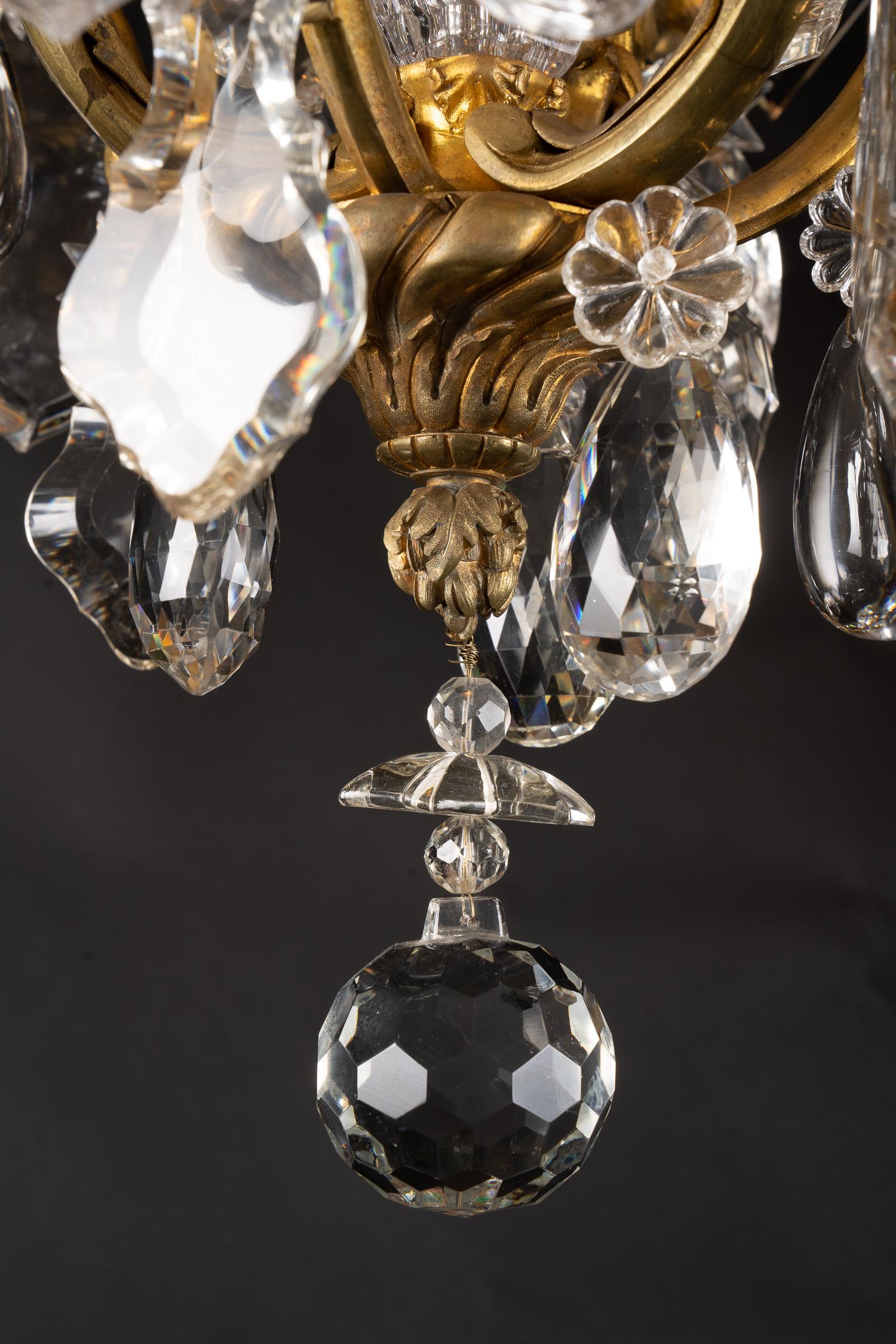 Francese Lampadario Luigi XV in bronzo e cristallo, Francia, XIX secolo in vendita