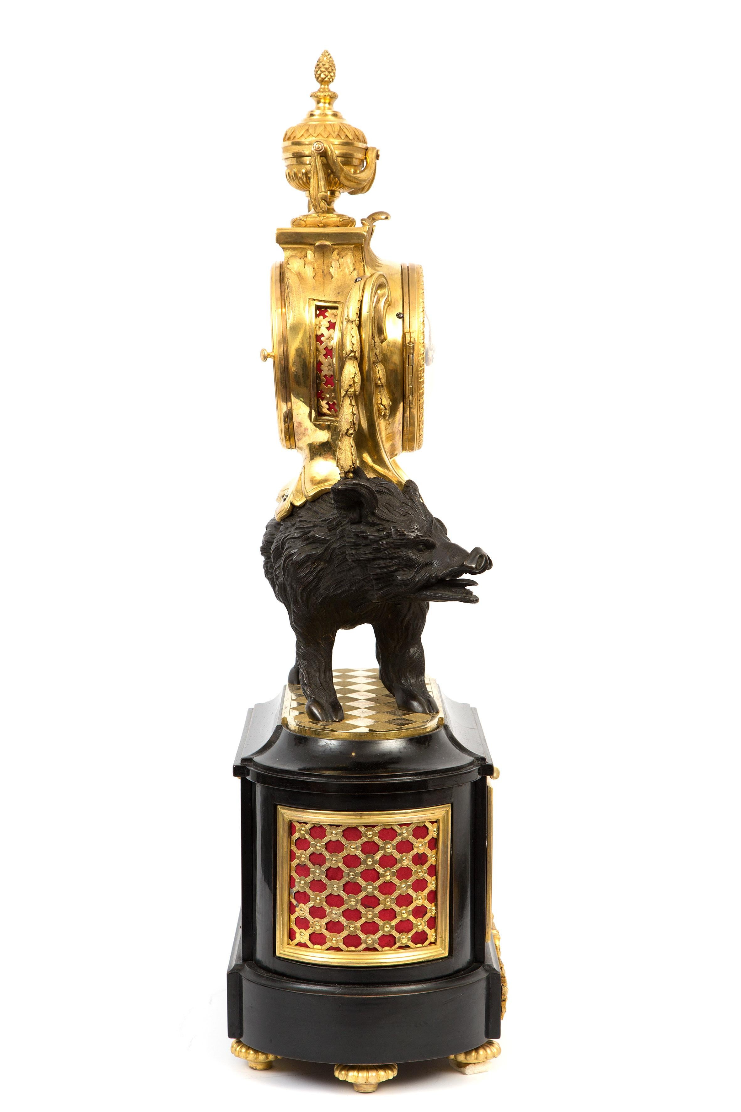 Louis XV bronze pendulum clock “Pendule au Sanglier” In Good Condition For Sale In HAARLEM, NL