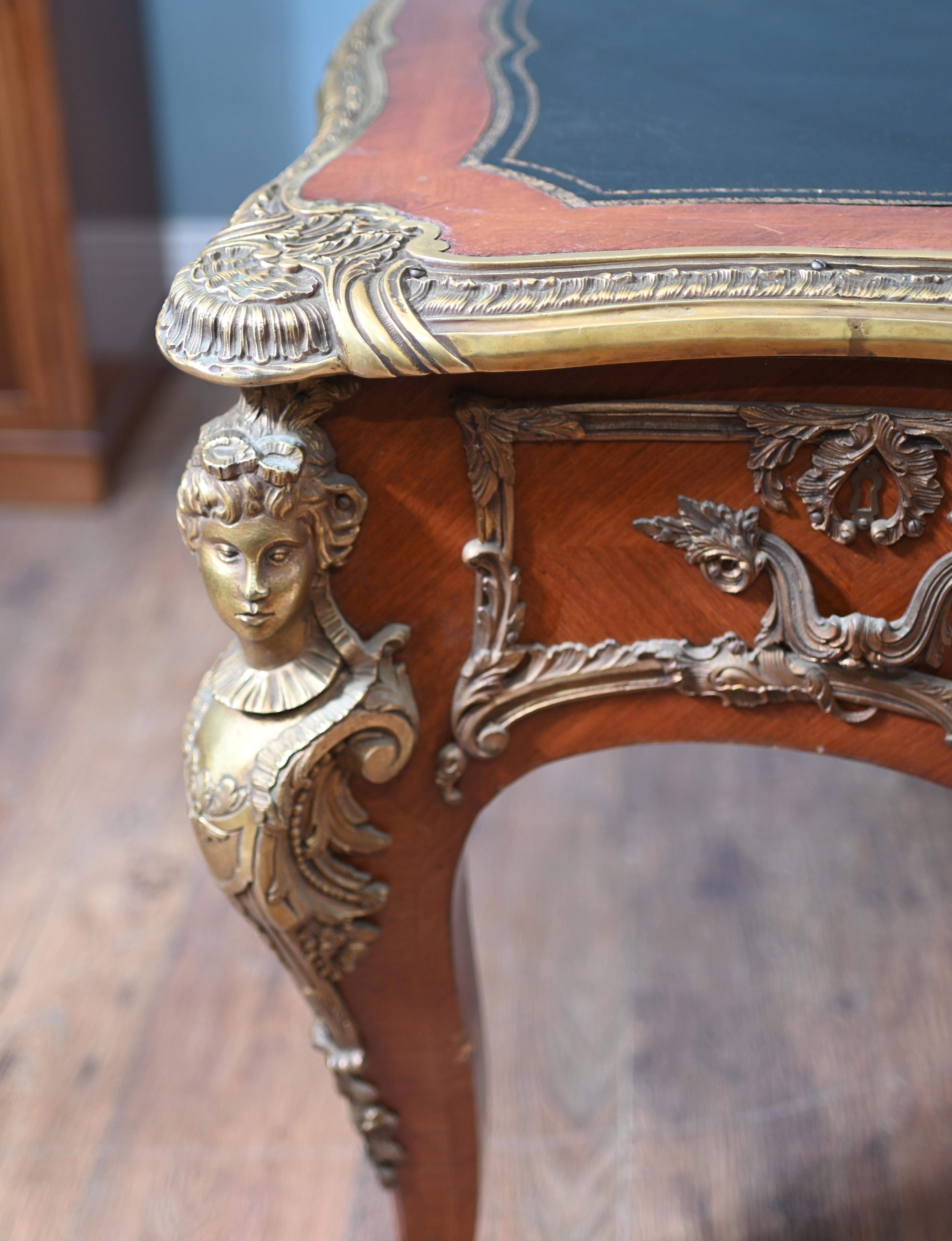 Fine XIX secolo Scrivania Luigi XV Bureau Plat Francese 1890 in vendita