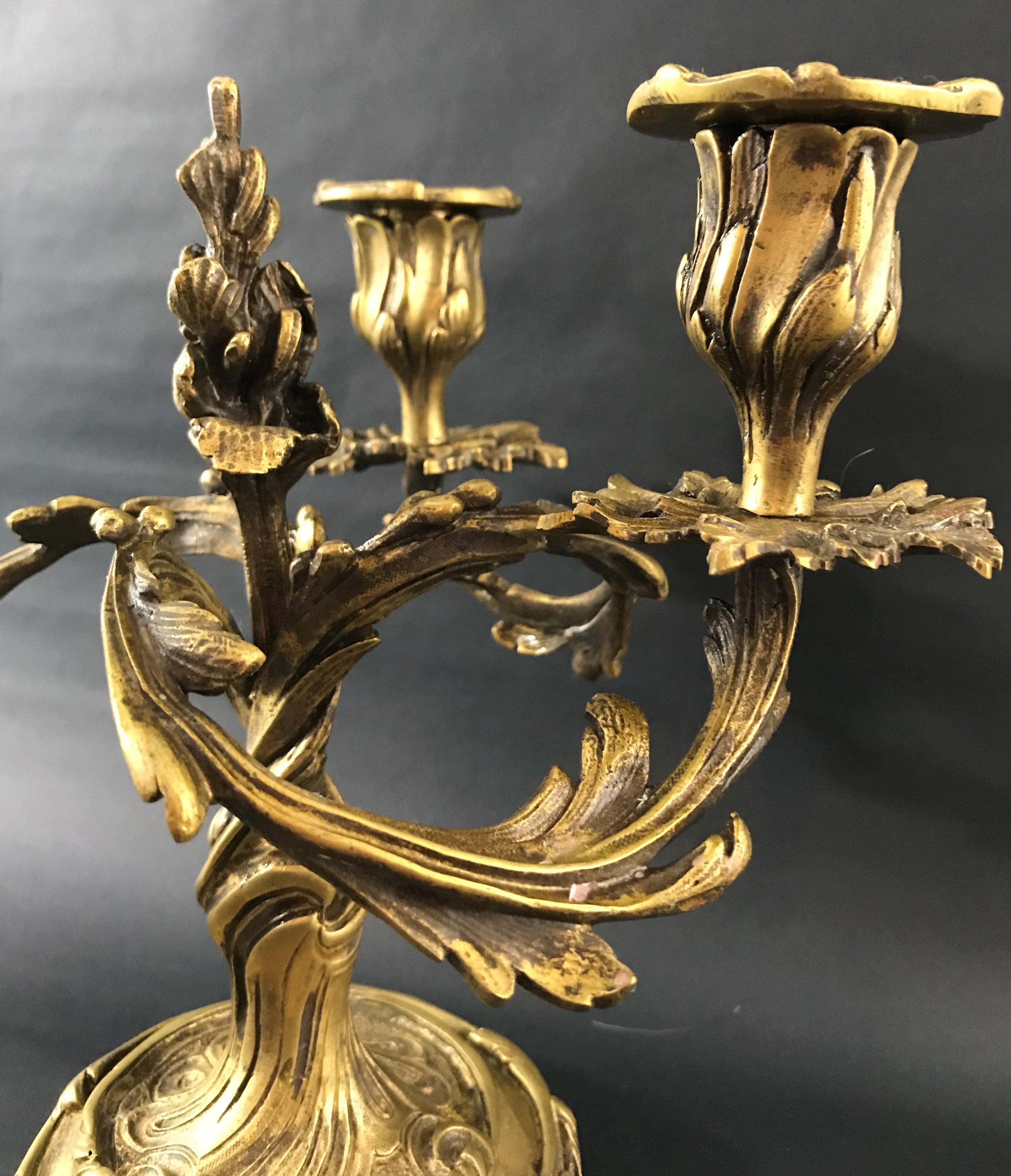 Beautiful Louis XV style candelabra with three arms of light in gilded bronze with floral decorations.
Napoleon 3 period
19th century.