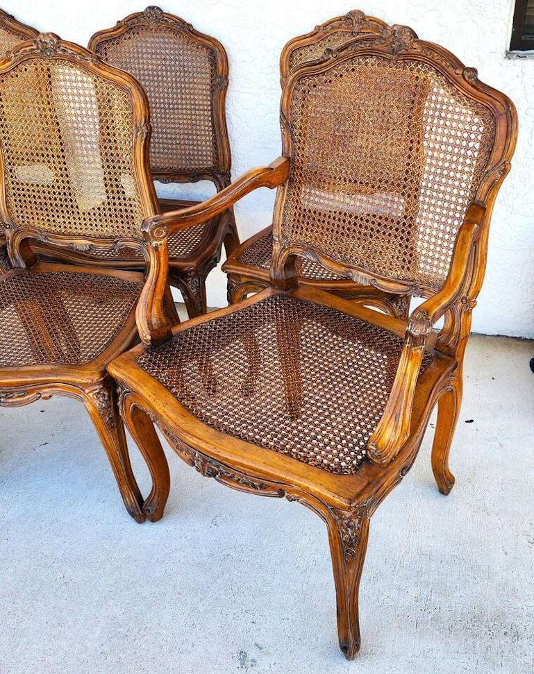 Milieu du XXe siècle Chaises de salle à manger cannées Louis XV Ensemble de 6 chaises anciennes en vente