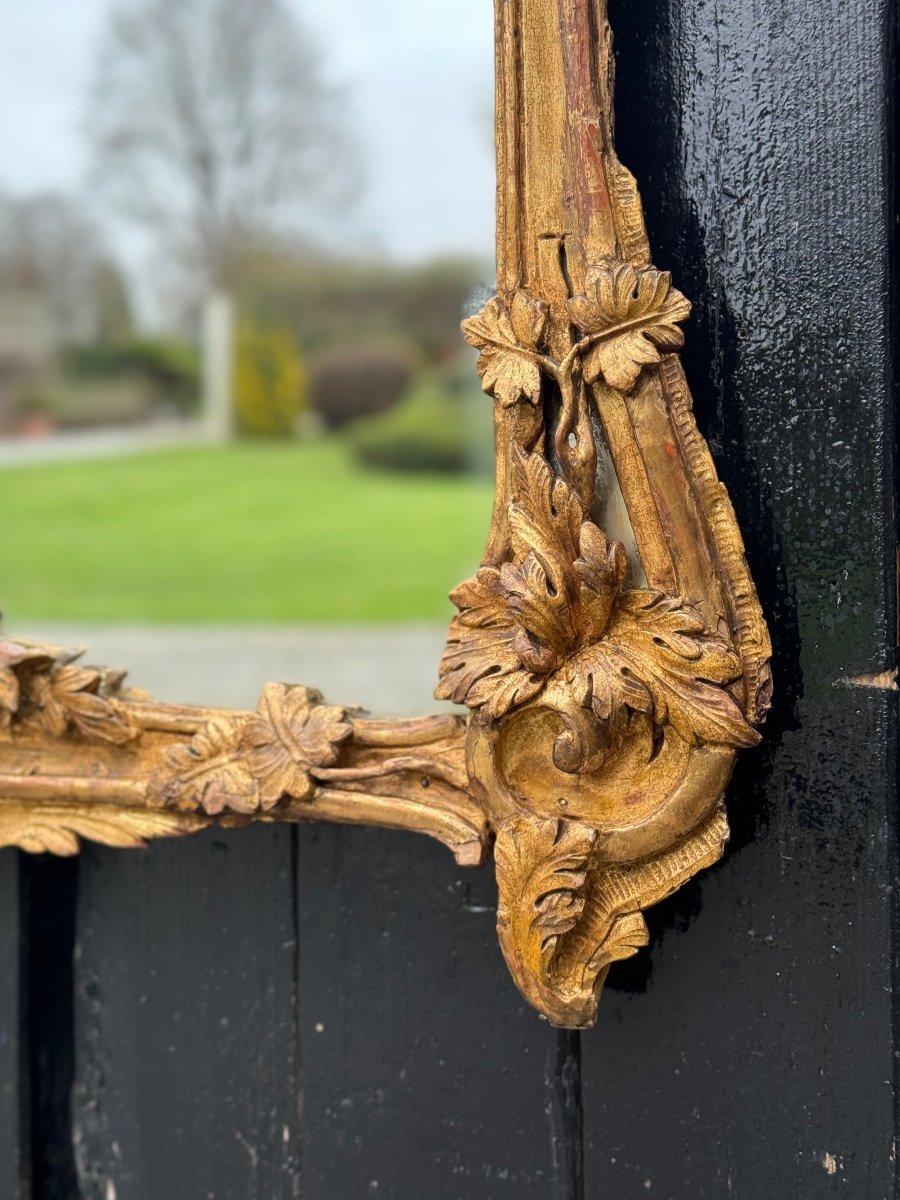 XVIIIe siècle et antérieur Miroir Louis XV en bois sculpté et doré, 18ème siècle en vente