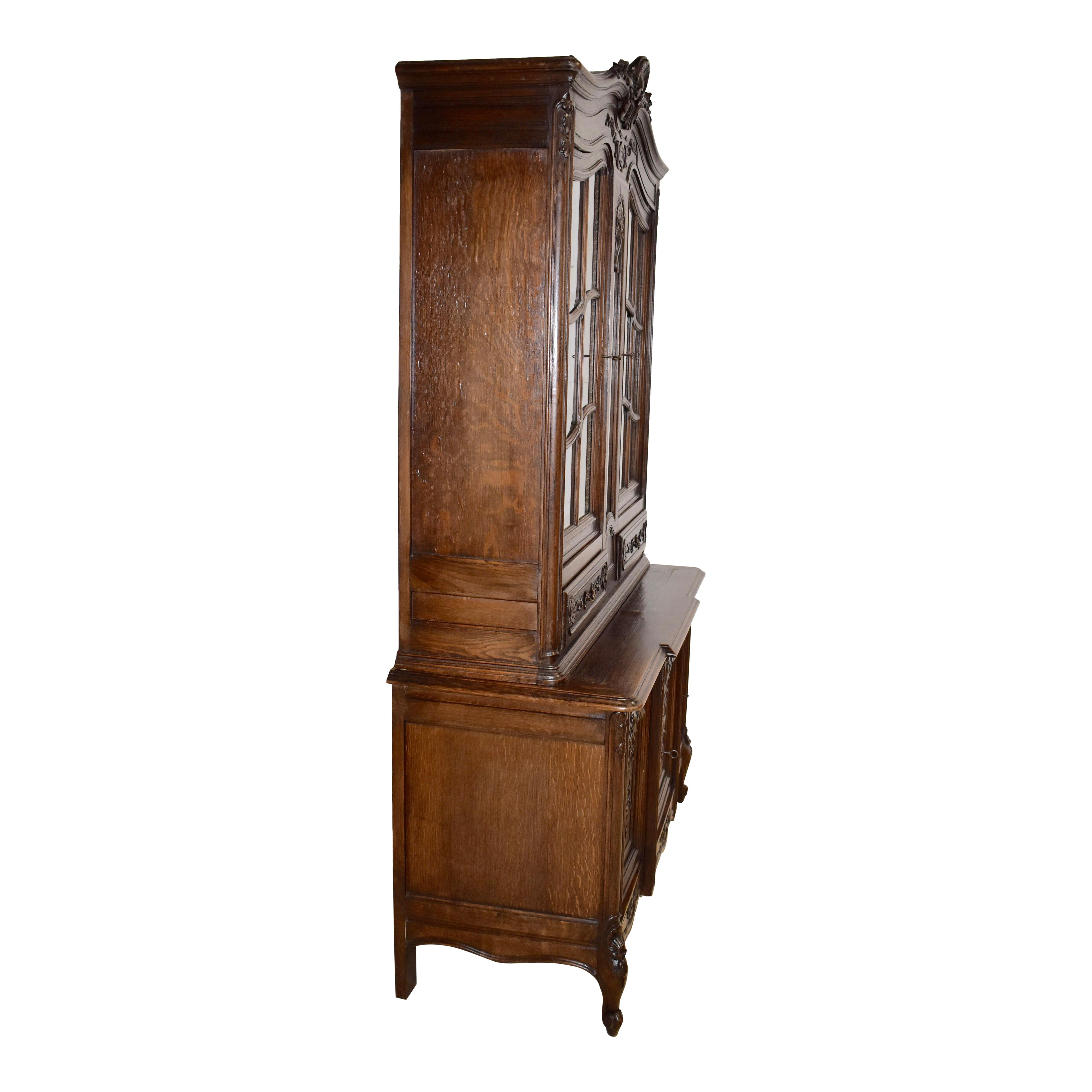 Louis XV Carved Breakfront Oak Vitrine Hutch In Good Condition For Sale In Evergreen, CO