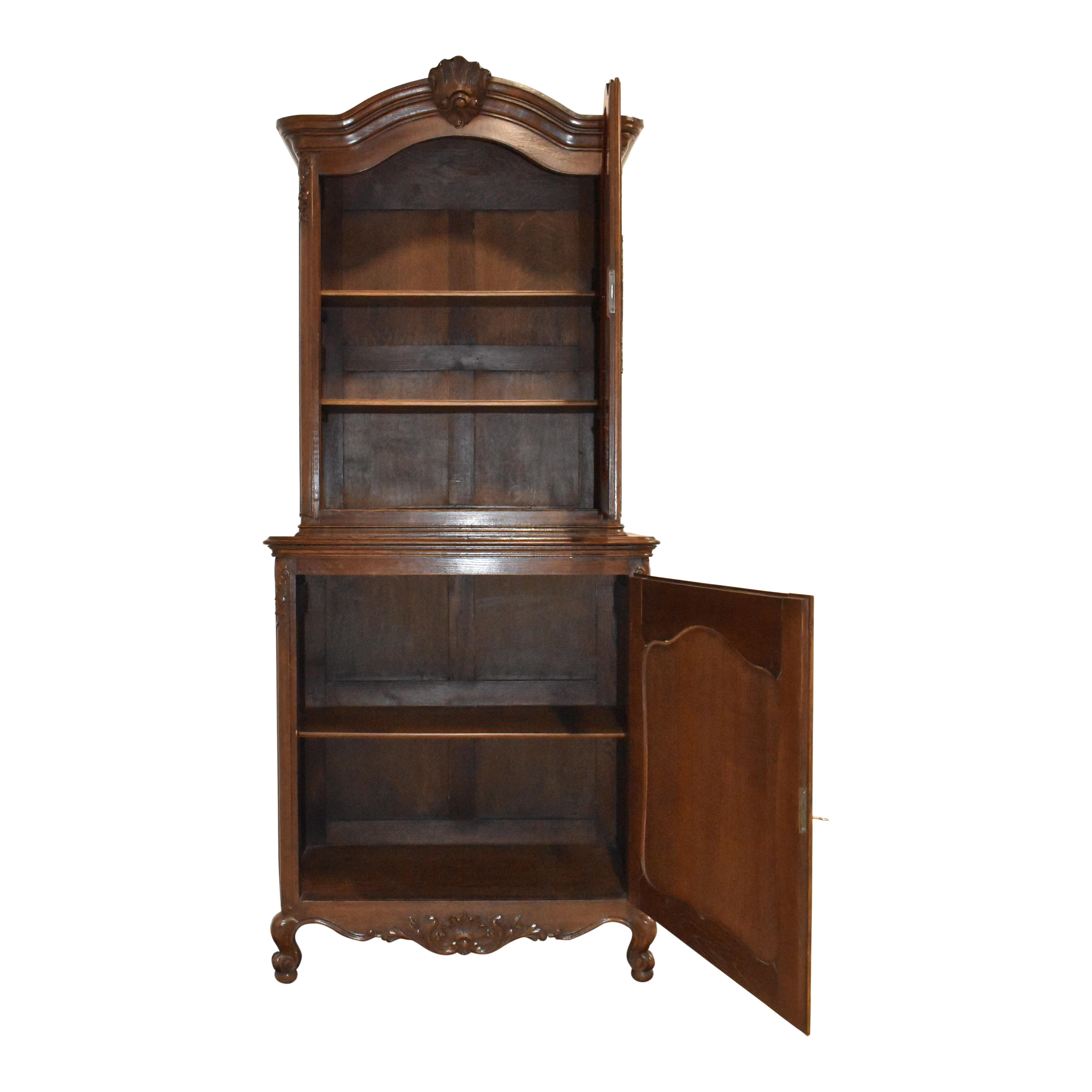 Louis XV Carved Oak Vitrine, circa 1900 In Good Condition For Sale In Evergreen, CO