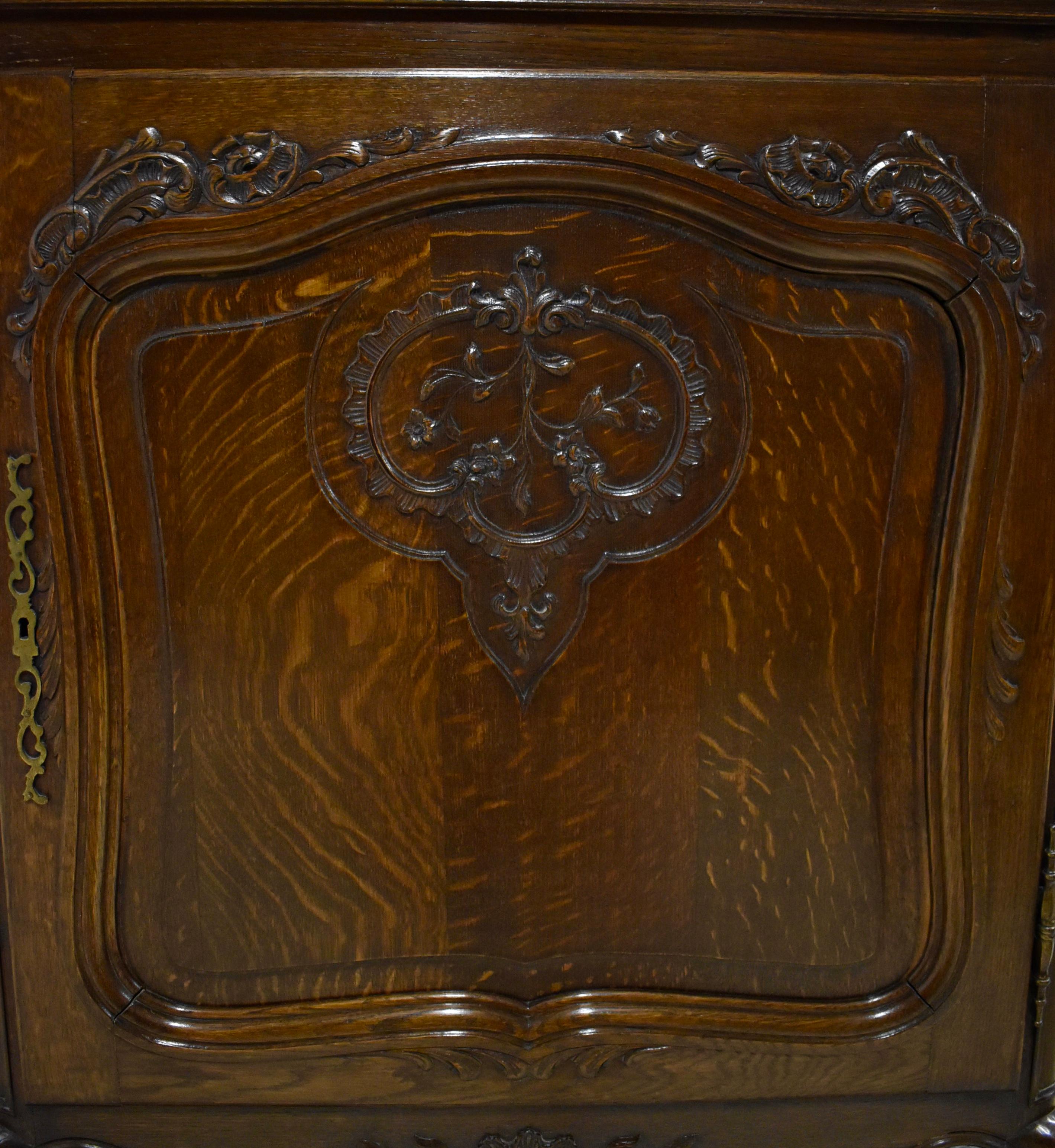Louis XV Carved Oak Vitrine, circa 1900 For Sale 1