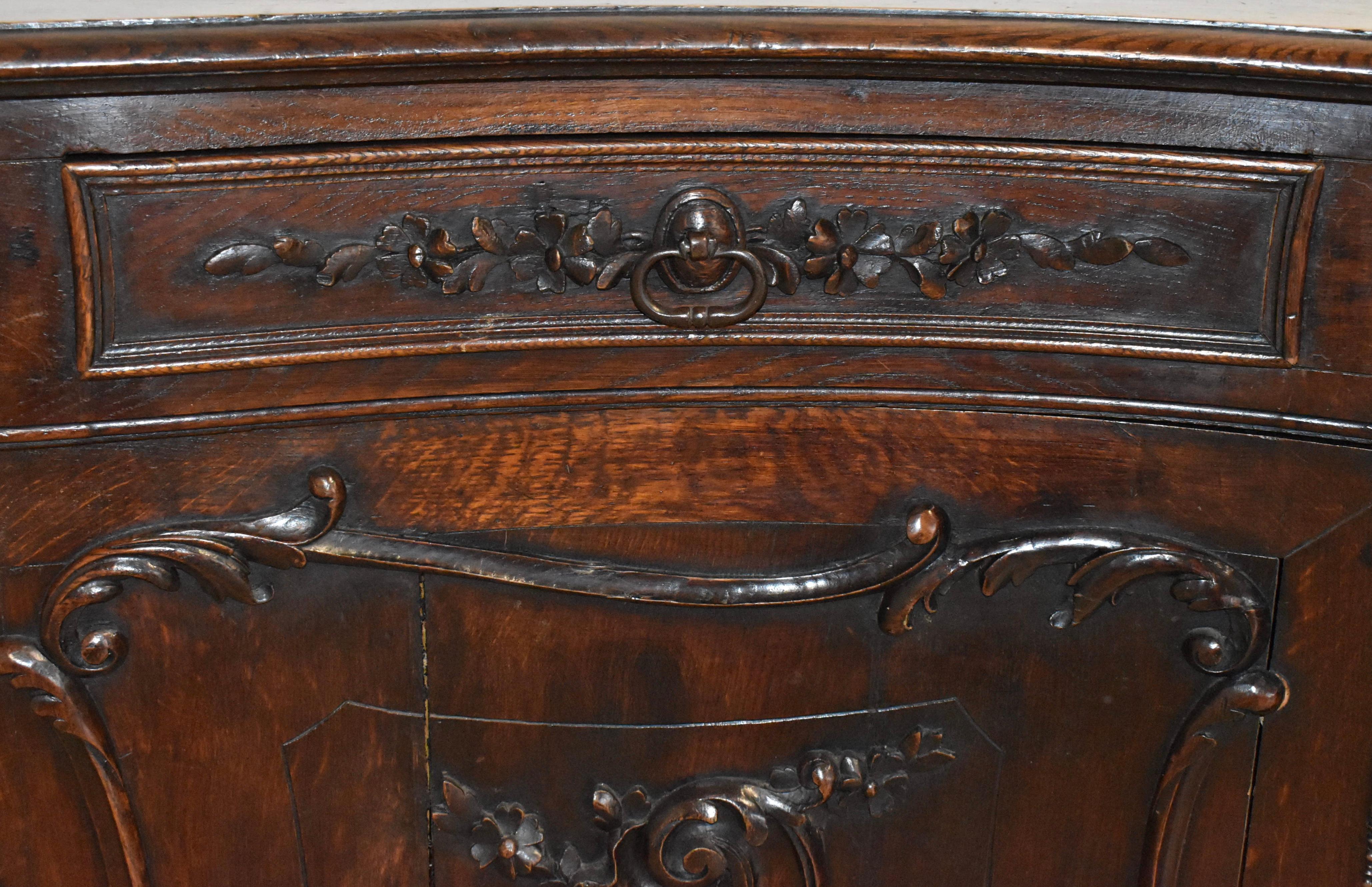 Louis XV Carved Serpentine Sideboard, circa 1890 For Sale 1