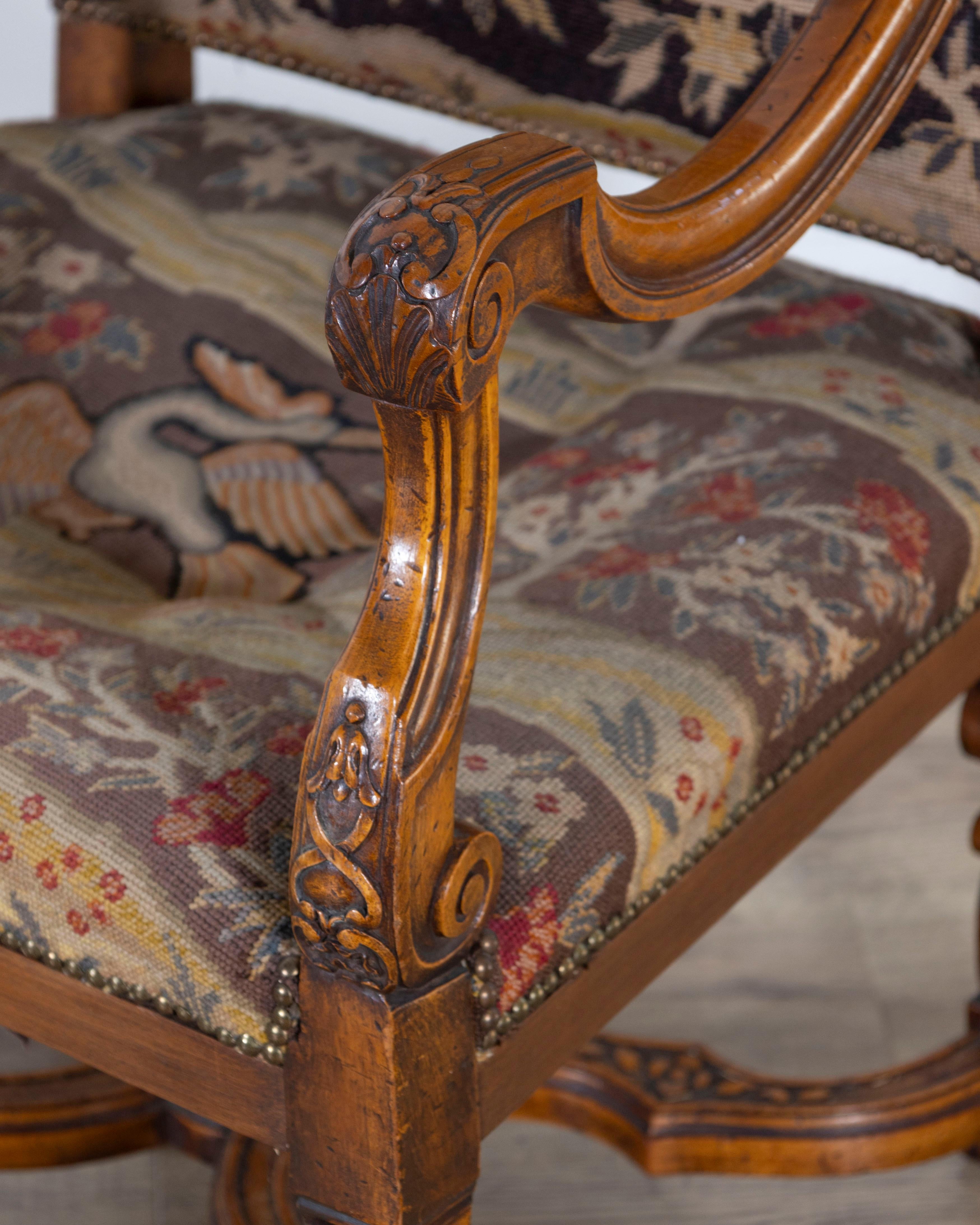 Louis XV Sessel aus geschnitztem Nussbaumholz aus der Toskana, 18. im Angebot 1