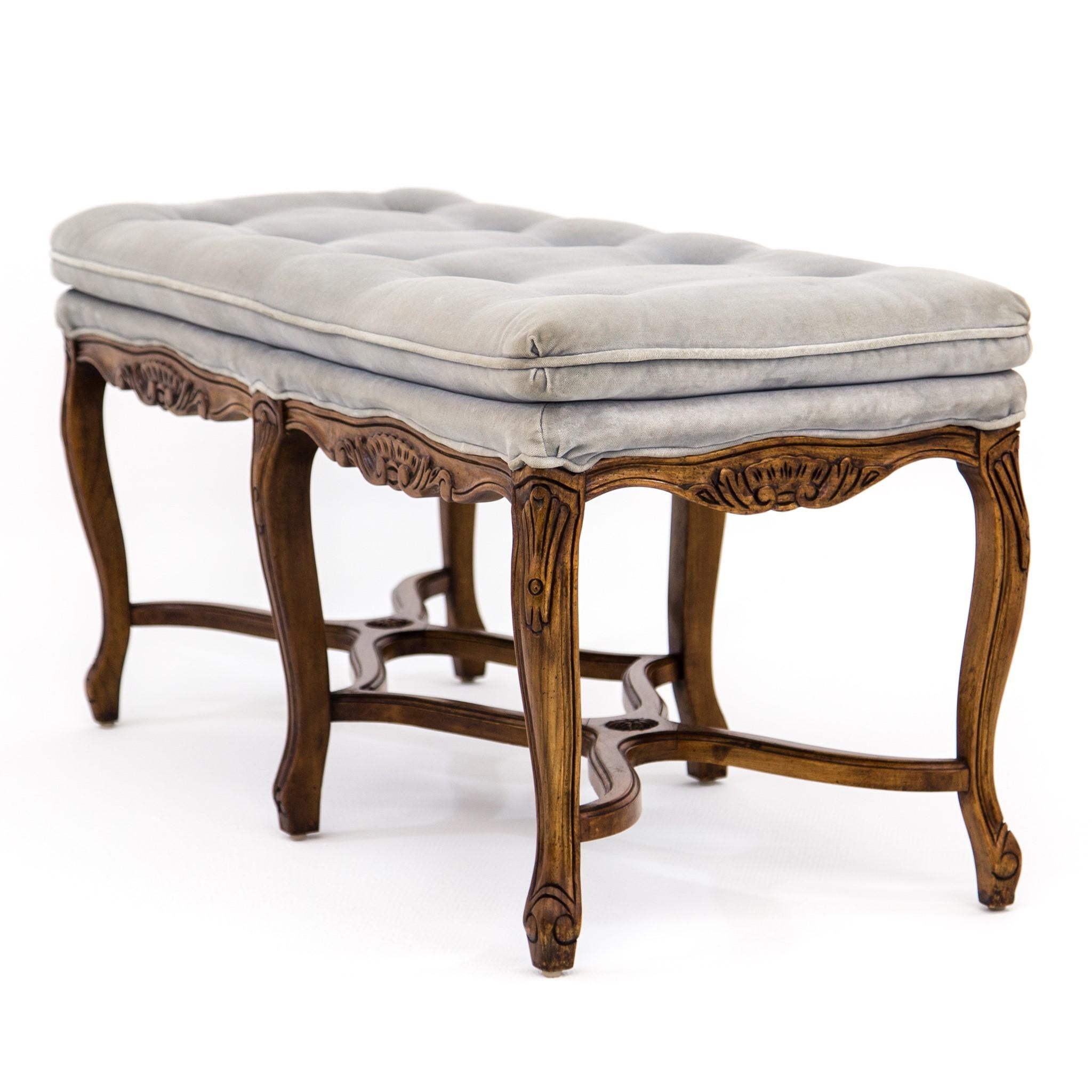 Louis XV Carved Walnut Bench with Gray Tufted Velvet Upholstery by Bernhardt In Good Condition In Baltimore, MD