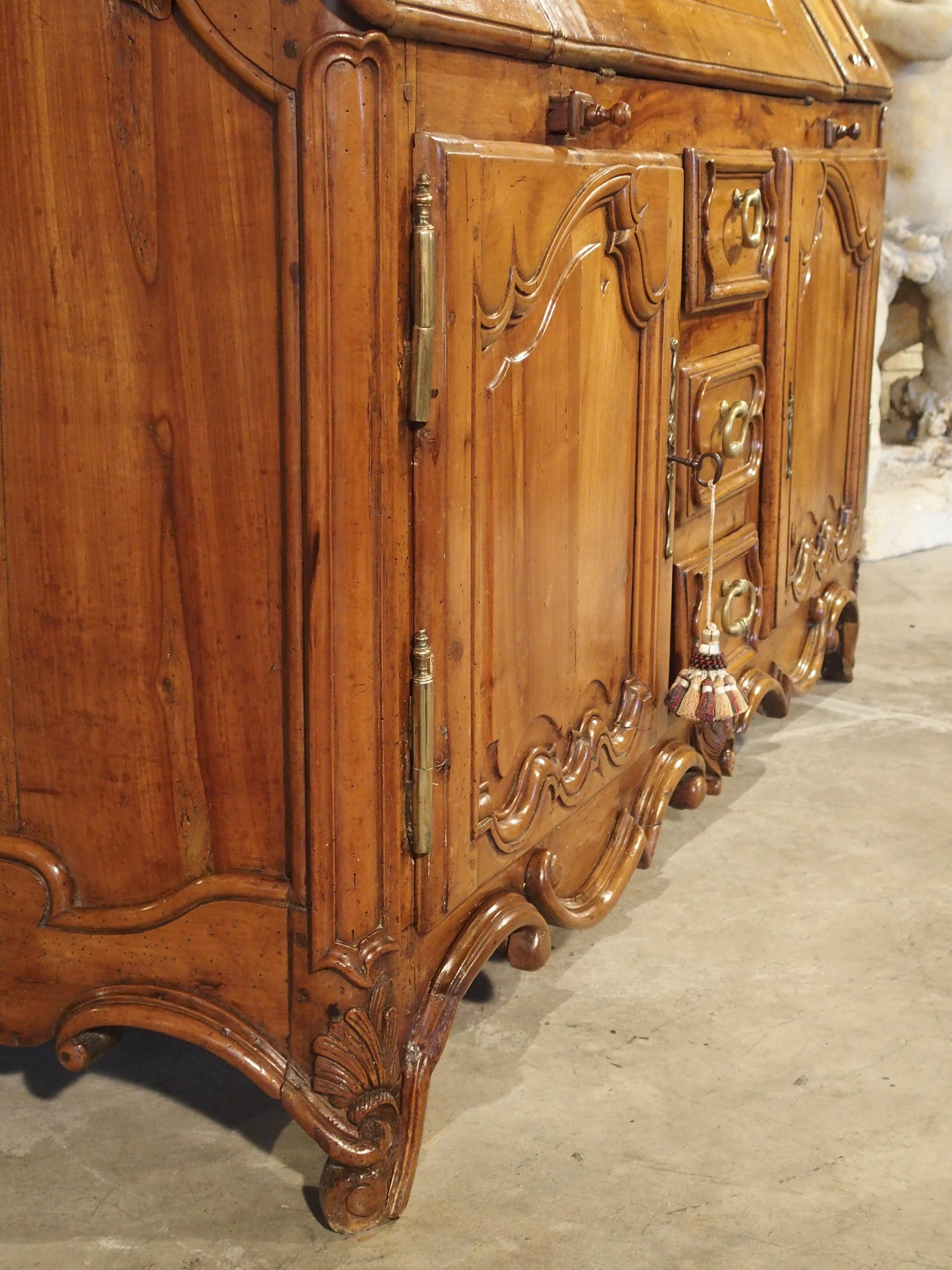 Bibliotheque Scriban Louis XV en merisier de Bourgogne, France, vers 1750 10