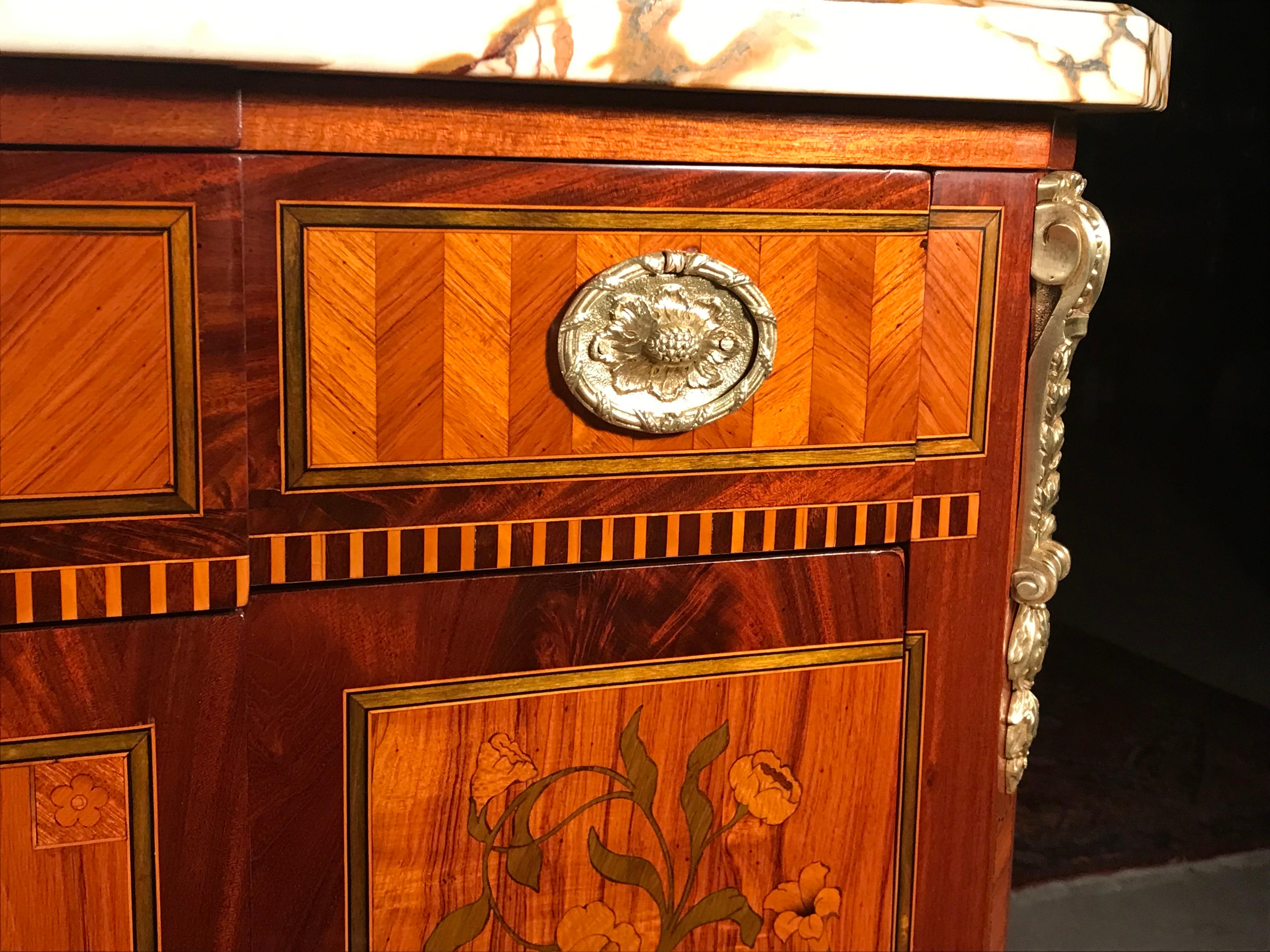 Louis XV Transition Style Chest of Drawers, France, 19th Century For Sale 4