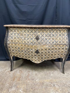 Commode Louis XV patinée avec formes et marbre