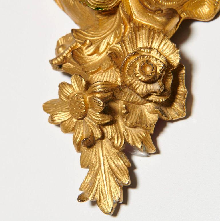 Cartel-Uhr im Louis-XV-Chinoiserie-Stil aus vergoldeter Bronze von Raingo Freres (Französisch) im Angebot