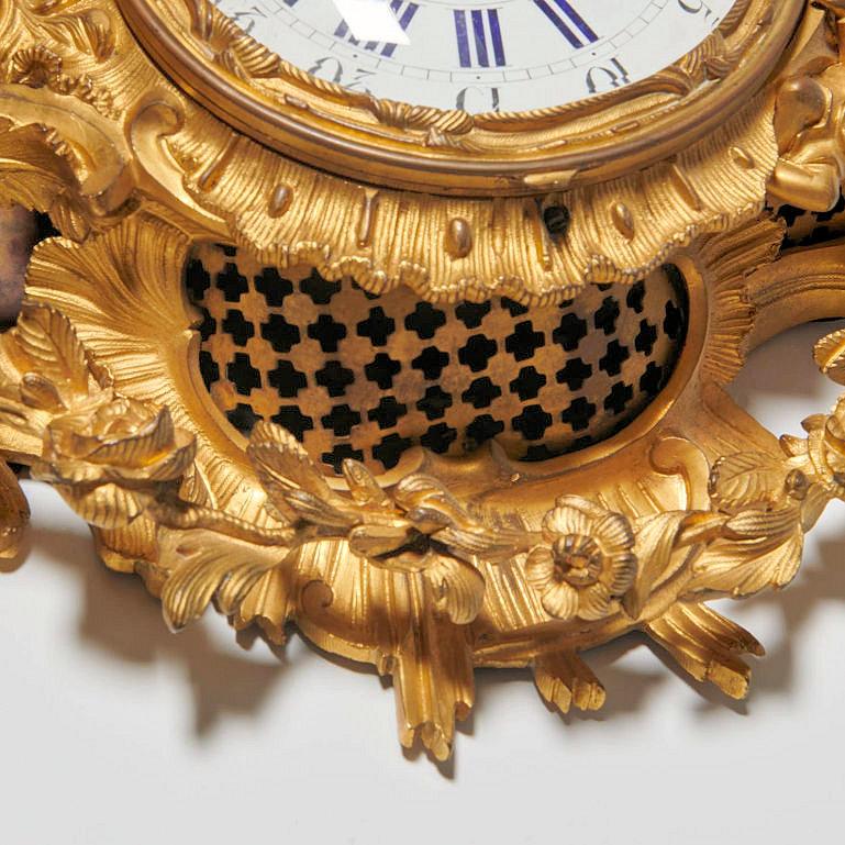 Cartel-Uhr im Louis-XV-Chinoiserie-Stil aus vergoldeter Bronze von Raingo Freres (Vergoldet) im Angebot