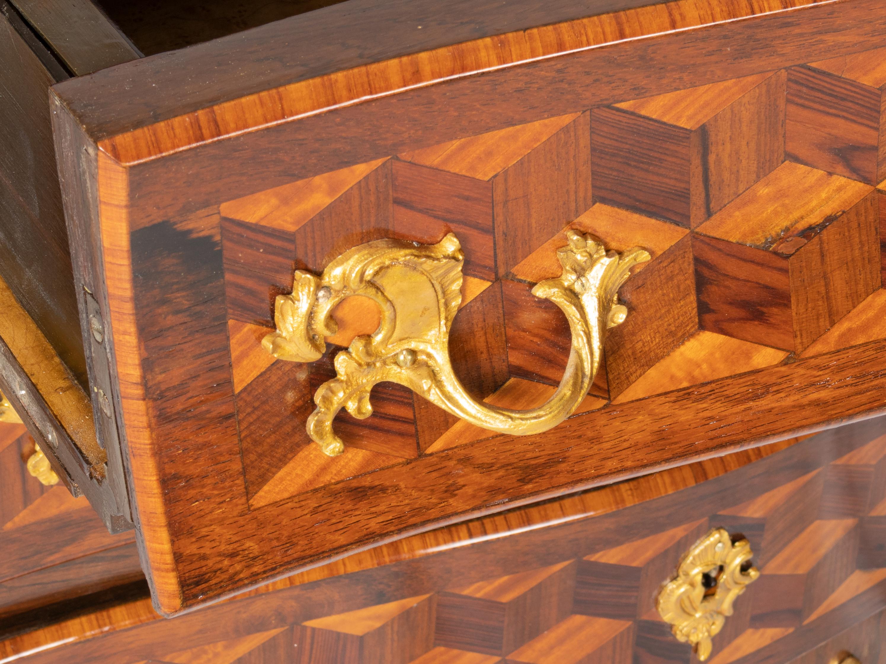 Commode Louis XV, 19e siècle en vente 4
